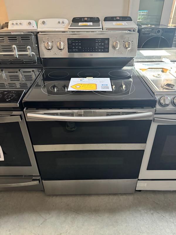GREAT SAMSUNG GENTLY USED ELECTRIC RANGE MODEL: NE59M6850SS RAG12030