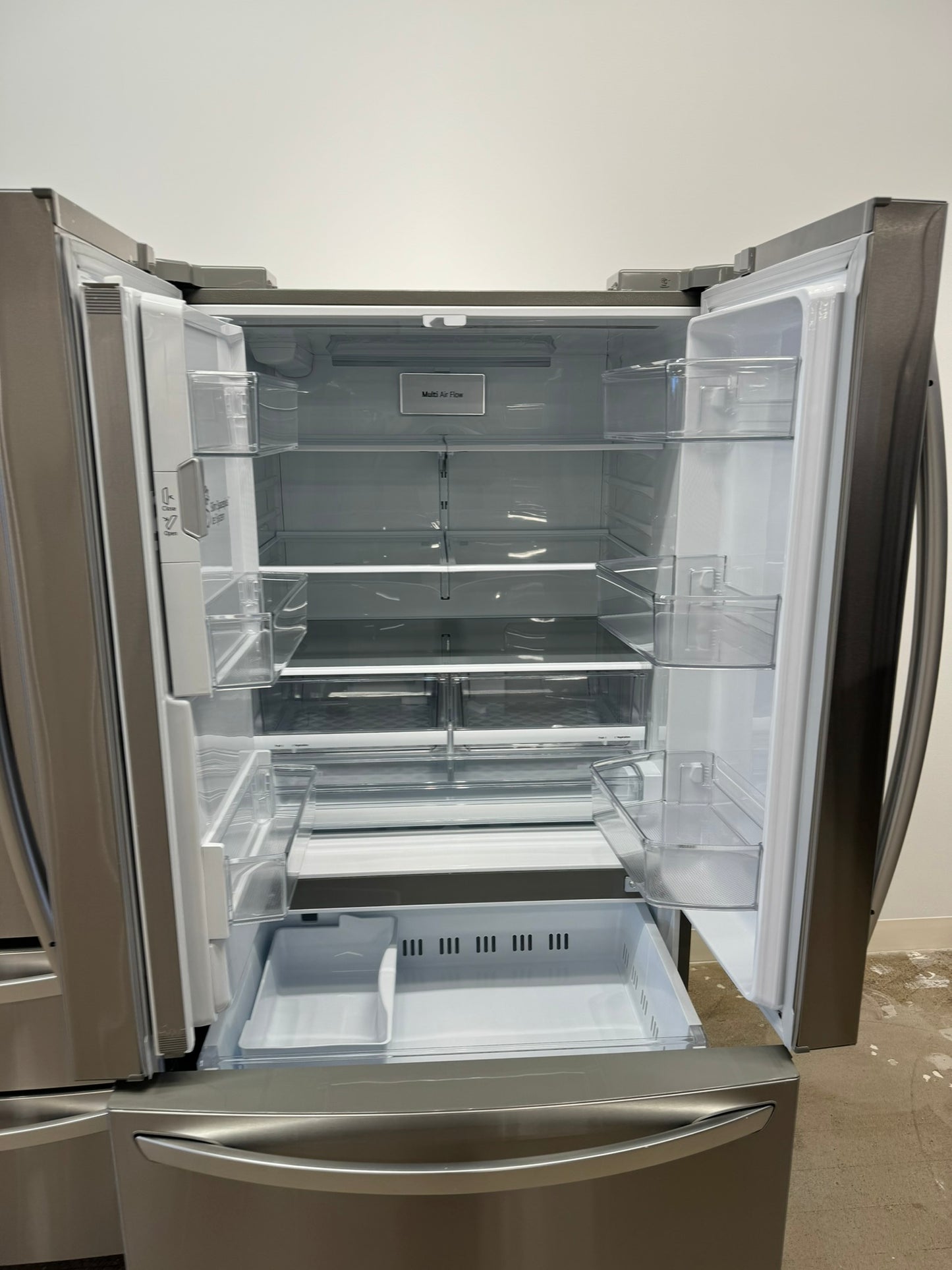 GREAT NEW SMART LG 27.7 CU FT REFRIGERATOR MODEL: LRFS28XBS REF10041R