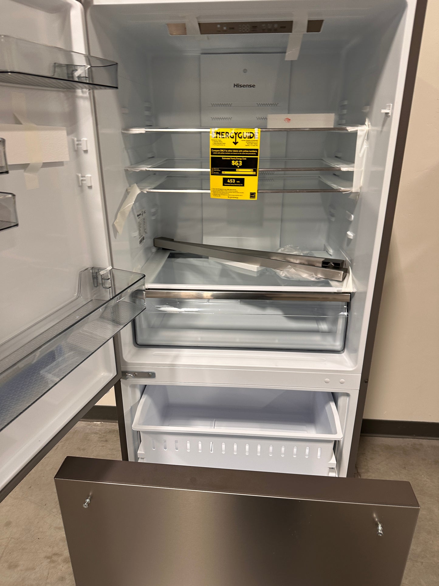 BRAND NEW BOTTOM FREEZER HISENSE REFRIGERATOR MODEL: HRB171N6ASE REF13272