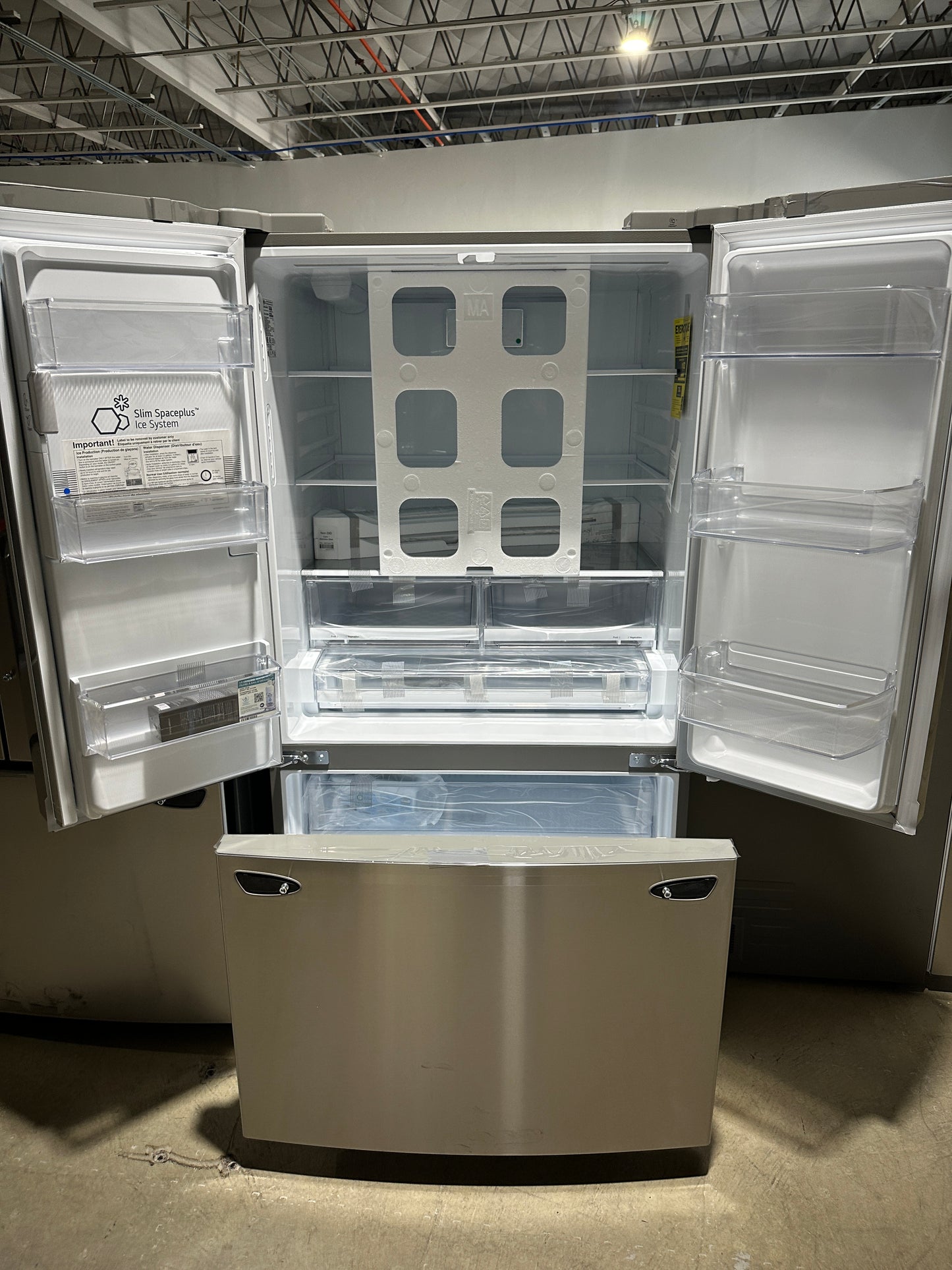 SMART LG REFRIGERATOR with EXTERNAL ICE and WATER MODEL: LHFS28XBS REF13638S