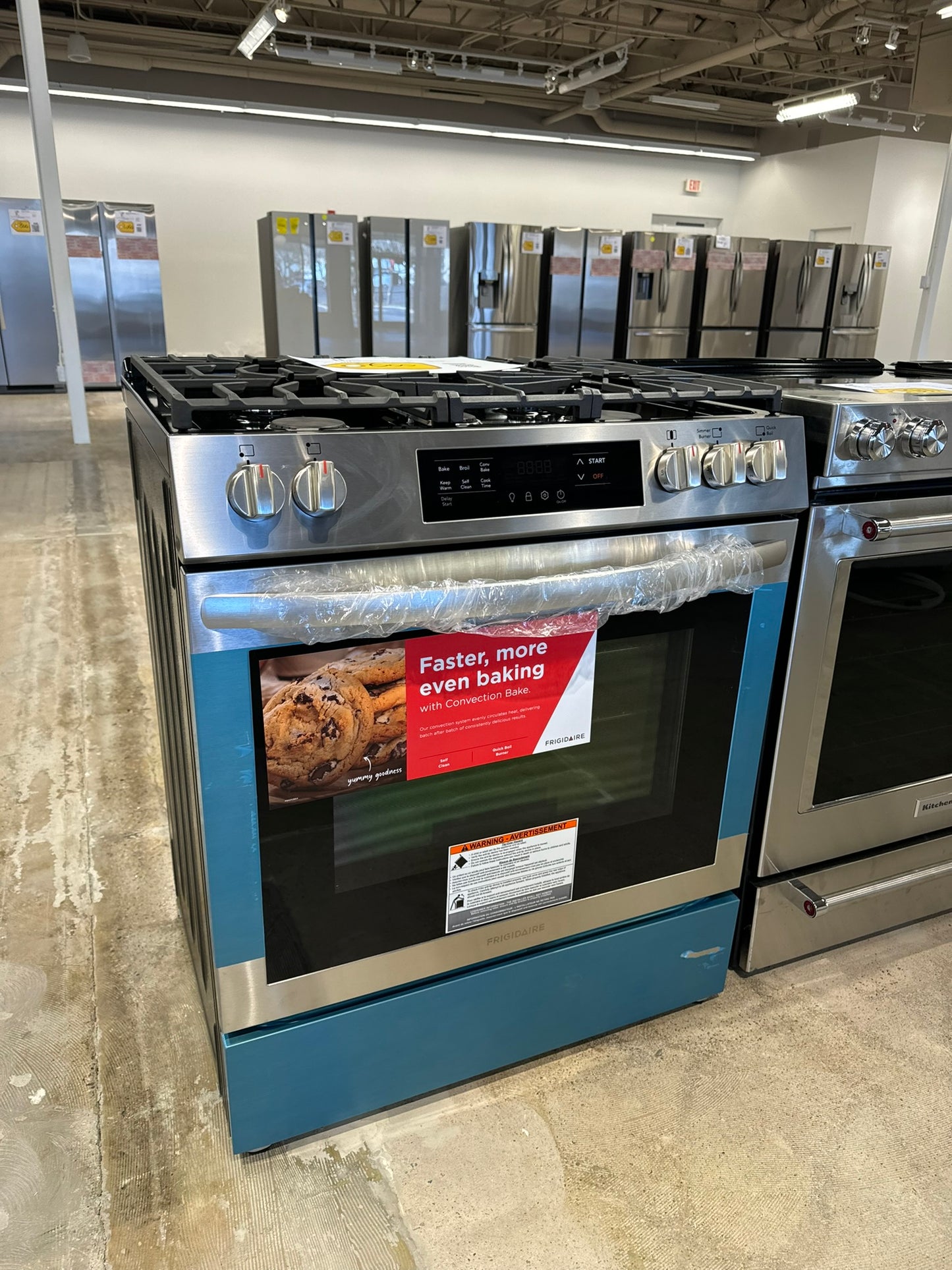 GORGEOUS GAS RANGE - FRIGIDAIRE STAINLESS STEEL - MODEL: FCFG3083AS RAG10002R