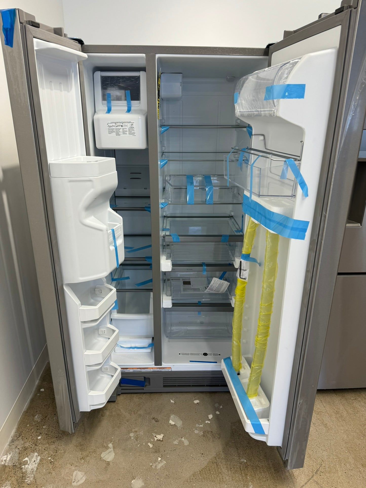 GREAT NEW WHIRLPOOL SIDE BY SIDE REFRIGERATOR MODEL: WRS321SDHZ REF10048R