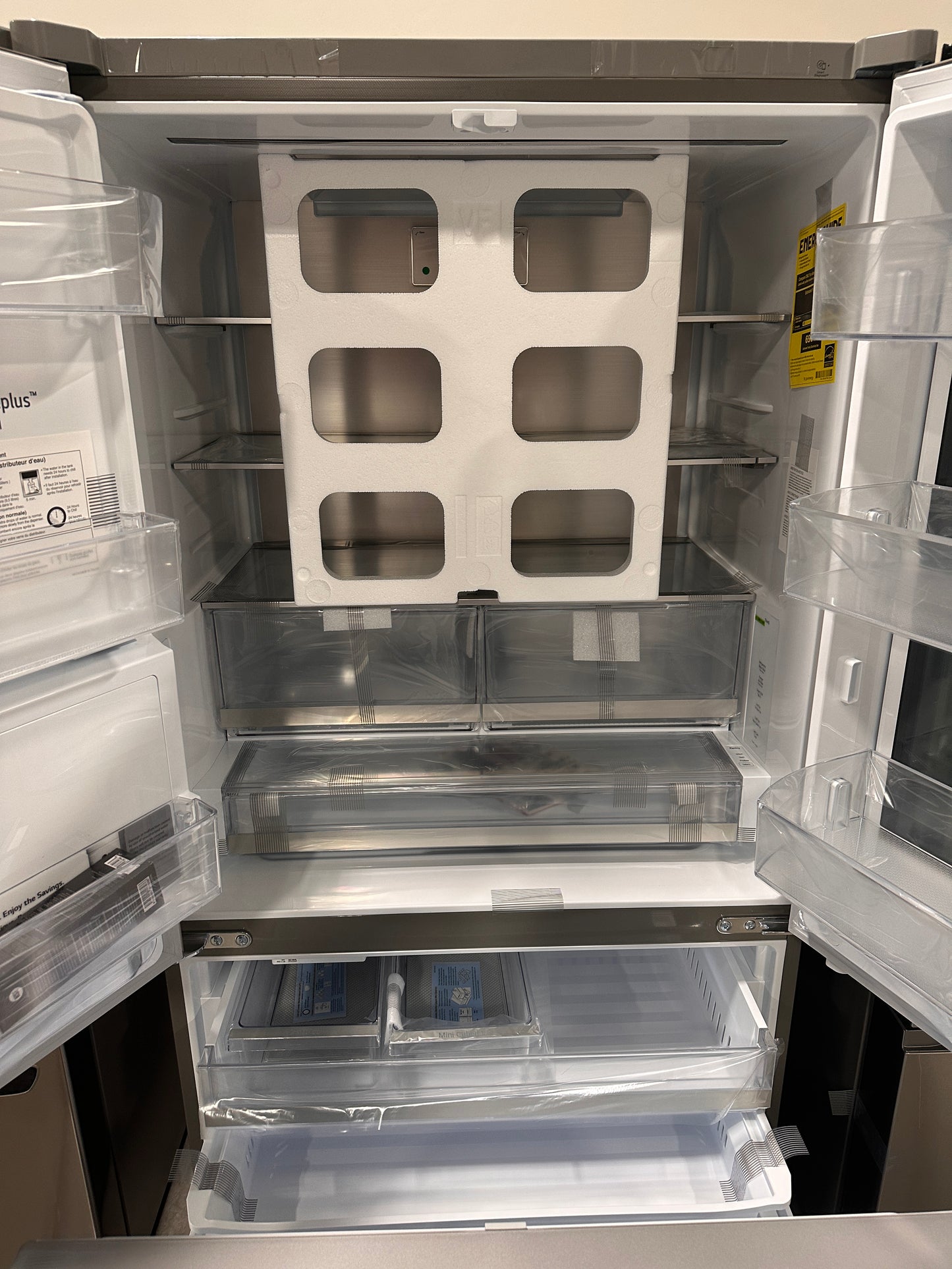 COUNTER DEPTH SMART REFRIGERATOR with MIRROR INSTAVIEW MODEL: LRYKC2606S REF13283