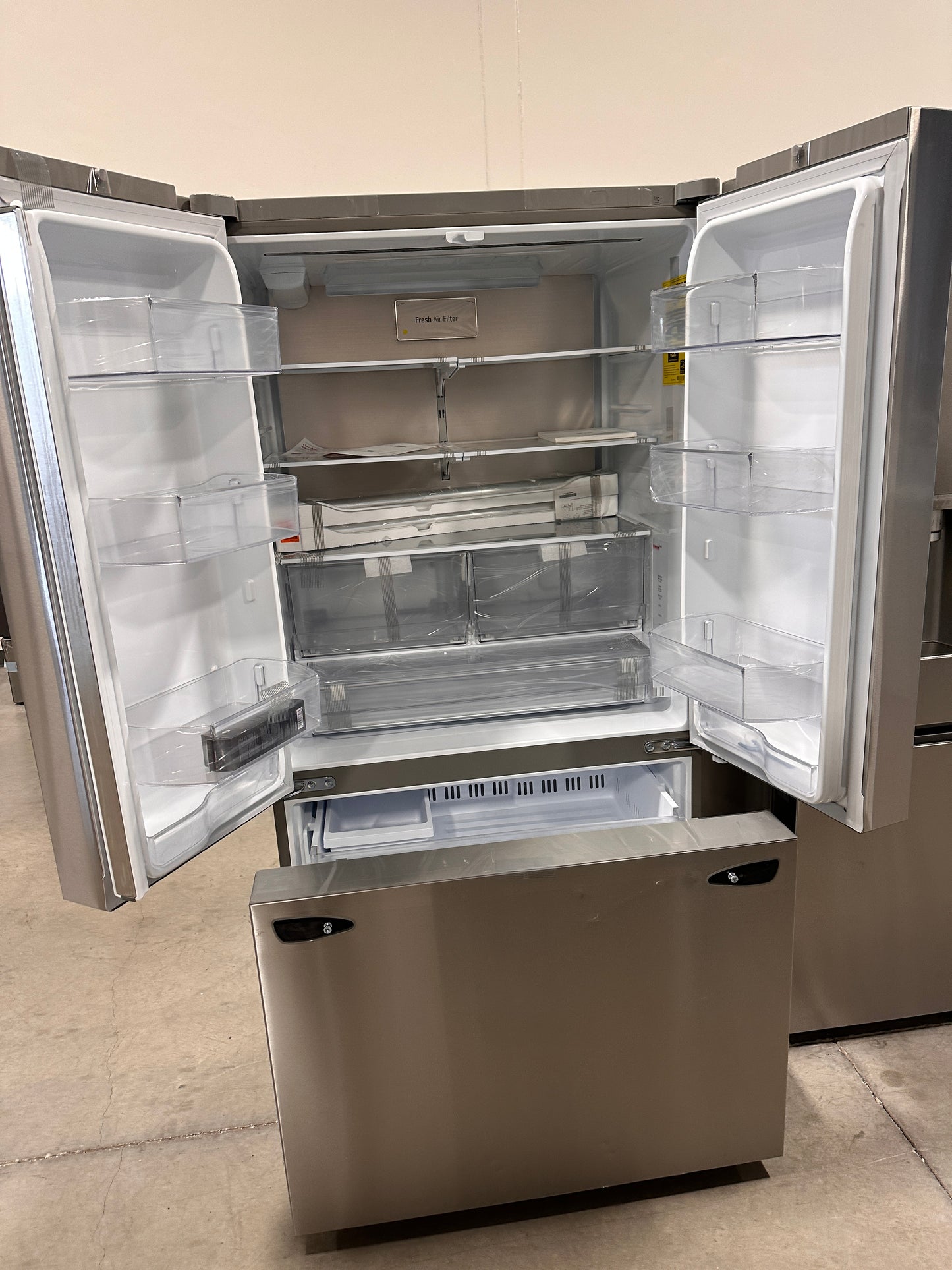 NEW DISCOUNTED COUNTER DEPTH LG FRENCH DOOR REFRIGERATOR MODEL: LRFLC2706S REF13316
