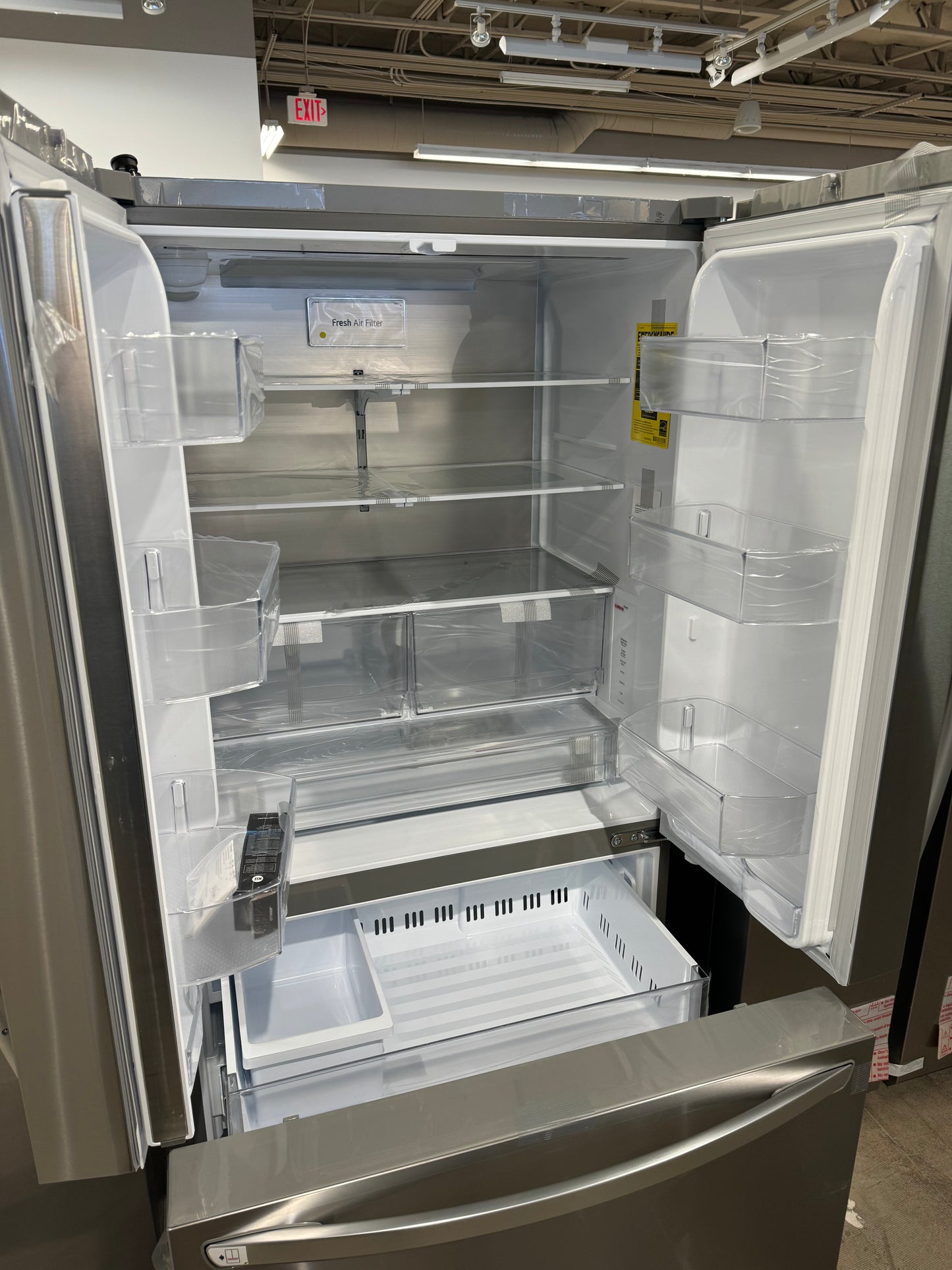 BRAND NEW COUNTER DEPTH SMART REFRIGERATOR MODEL: LRFLC2706S REF10062R