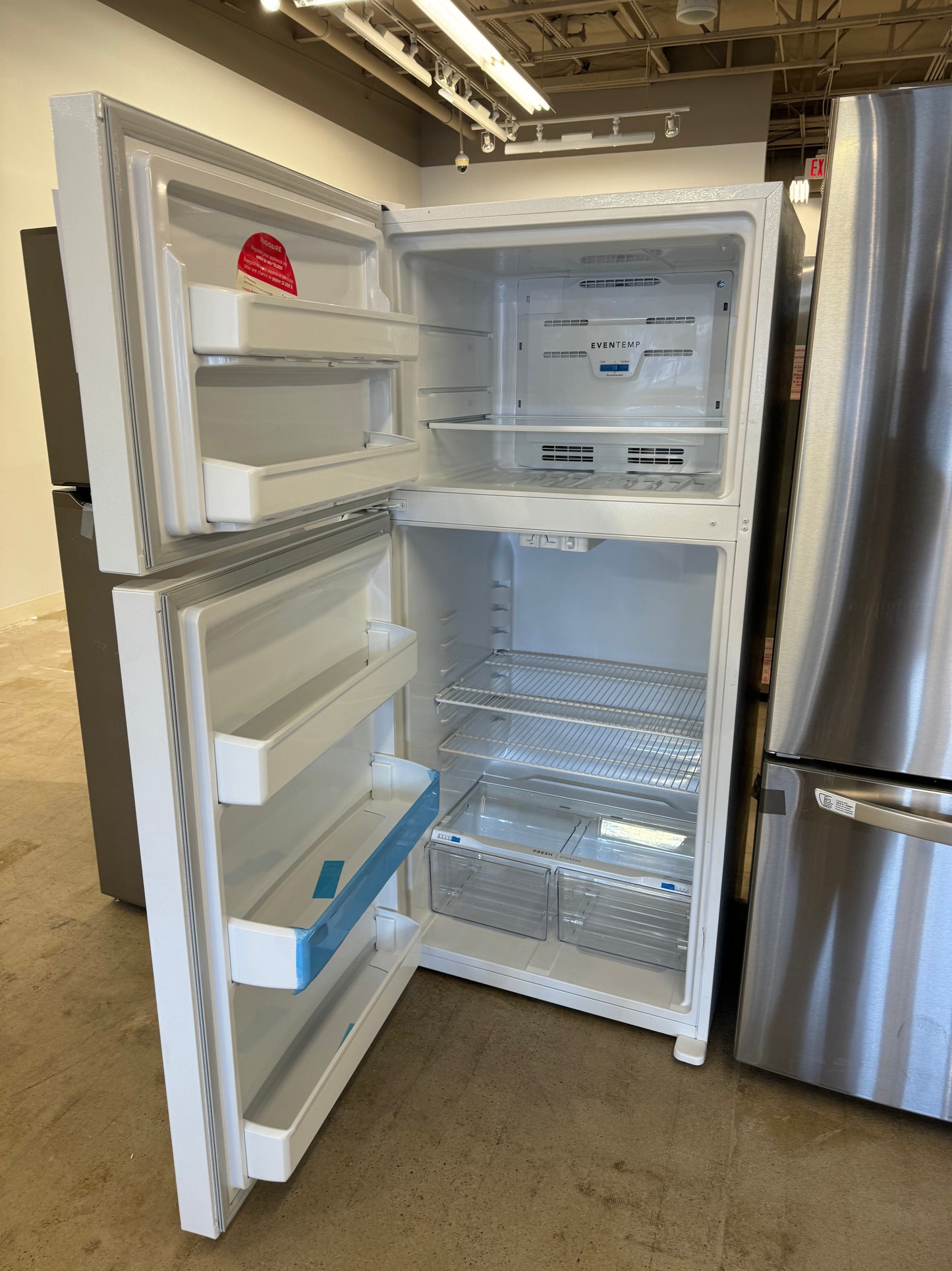 BRAND NEW TOP FREEZER REFRIGERATOR MODEL: FFTR1814WW REF10040R