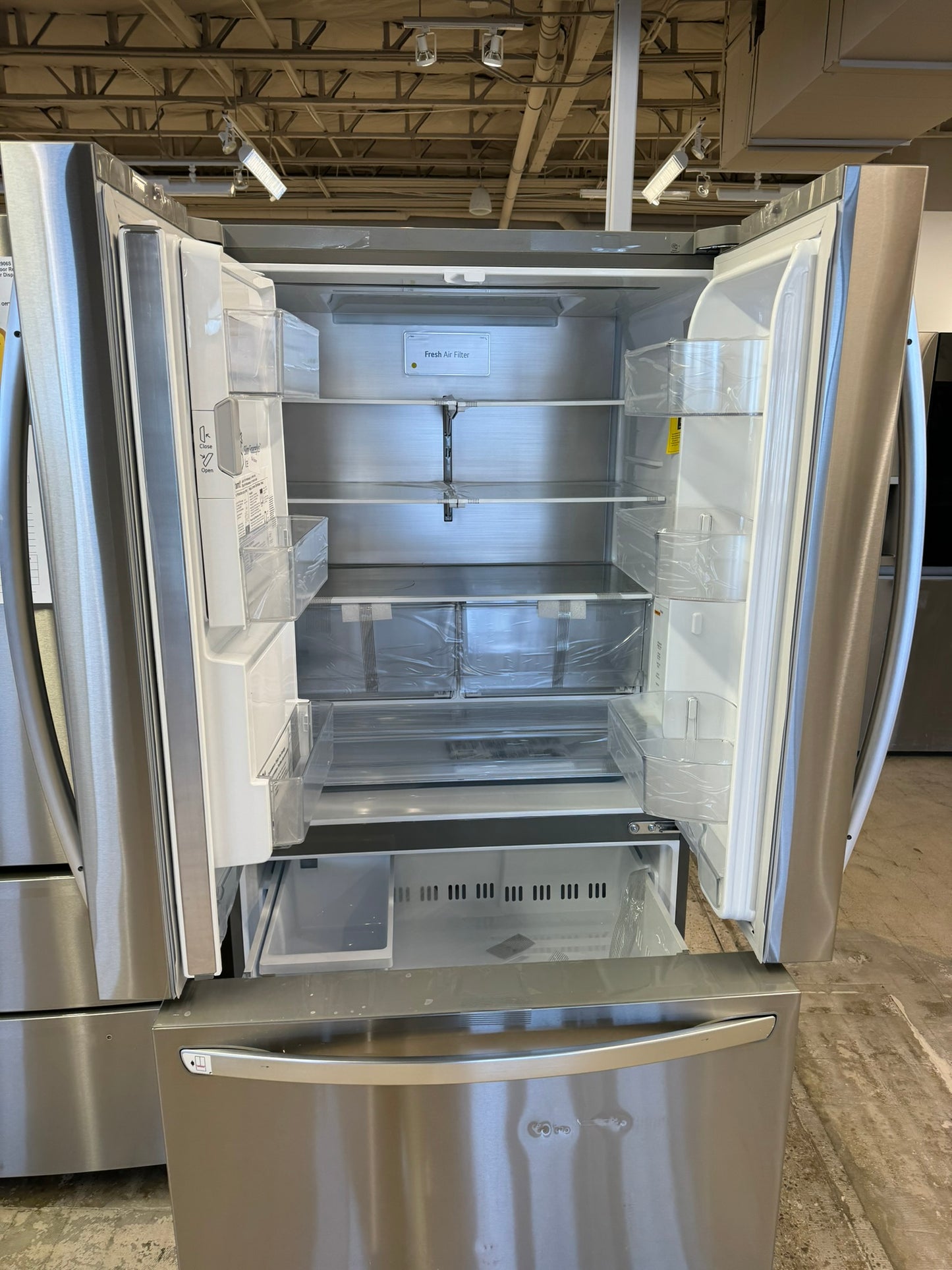 COUNTER DEPTH LG SMART REFRIGERATOR MODEL: LRFXC2606S REF10111R