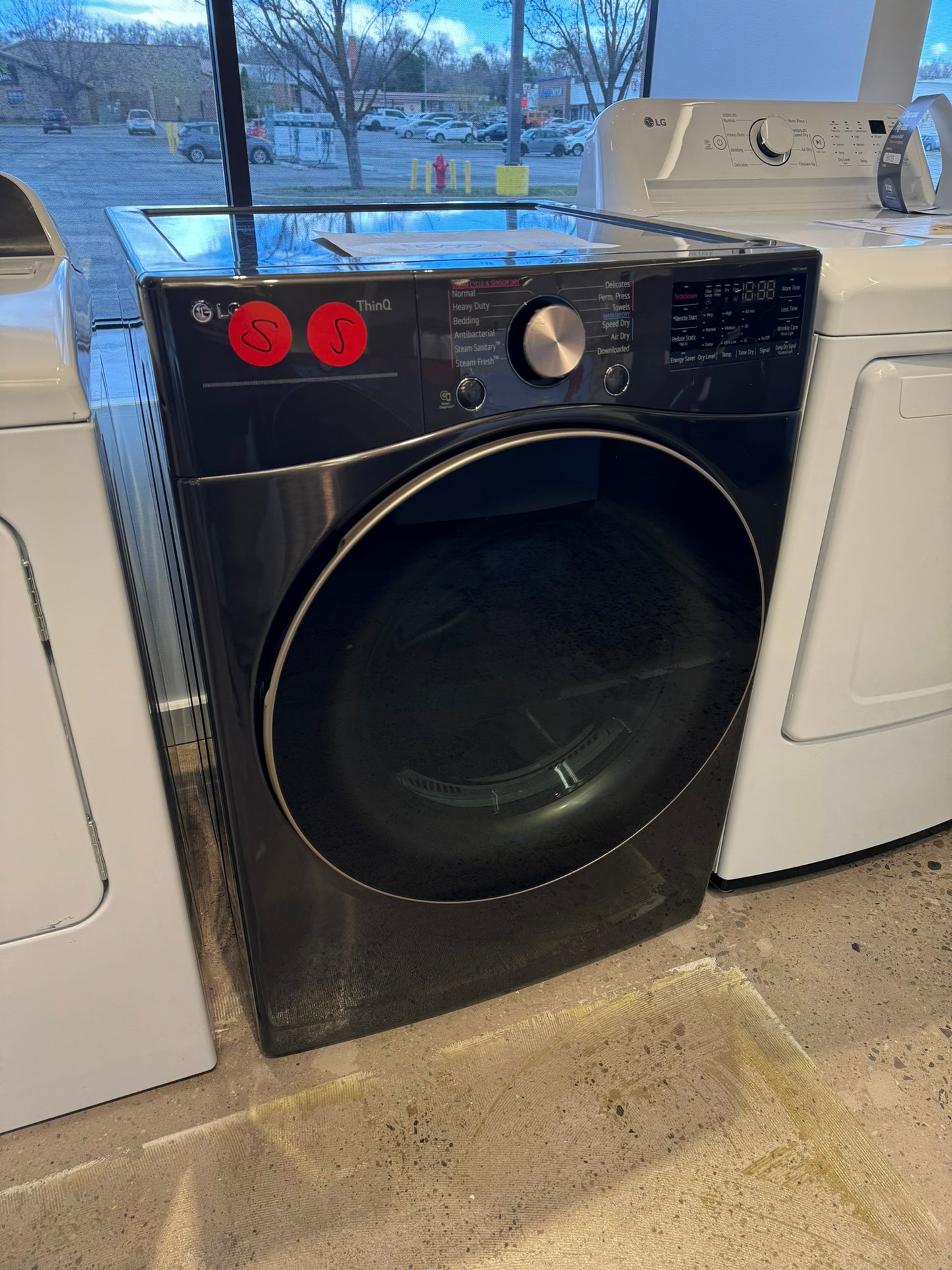 NEW LG BLACK STEEL 7.4 CU FT STACKABLE ELECTRIC DRYER MODEL: DLEX4000B DRY10070R
