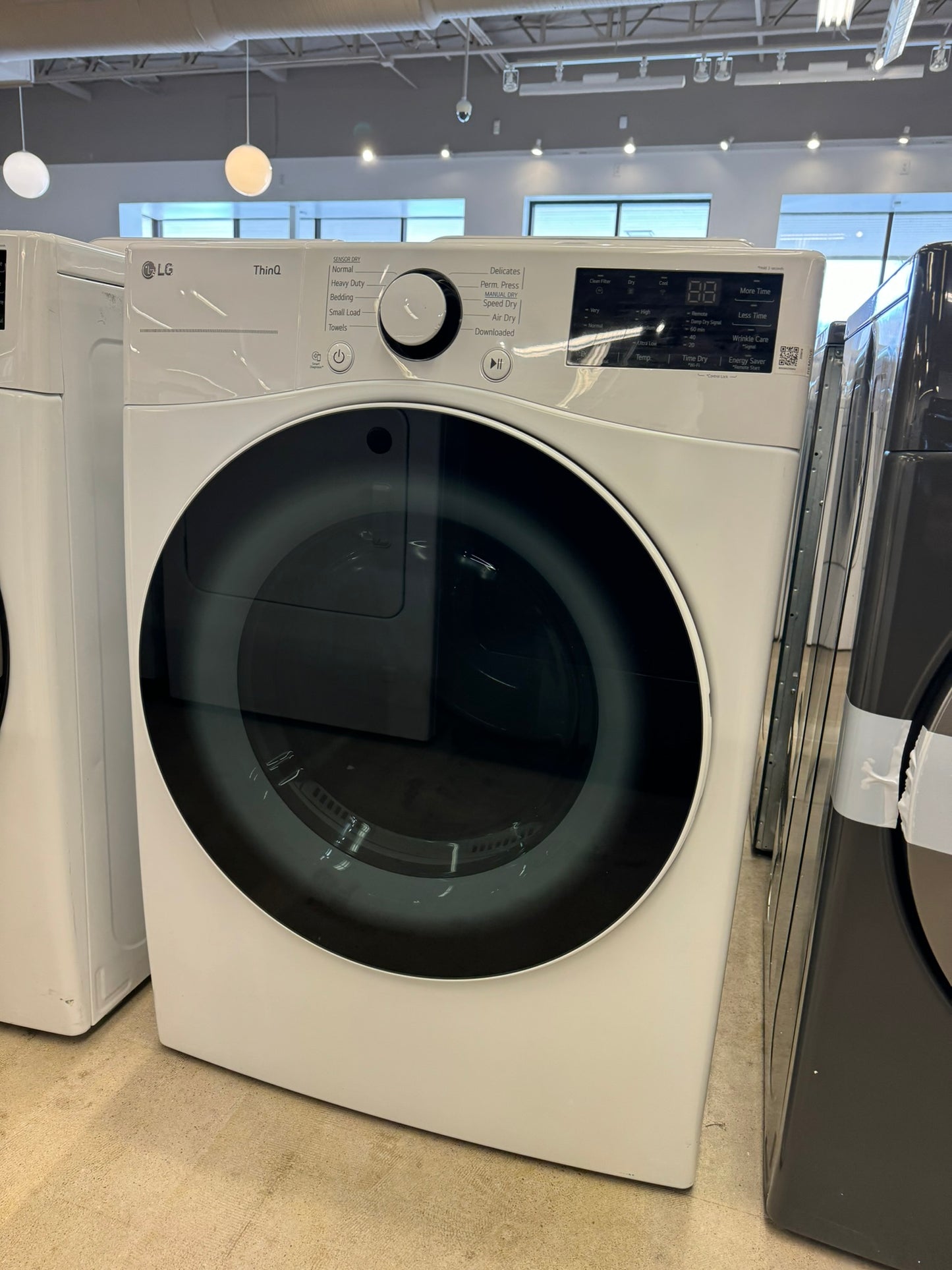 GREAT NEW LG STACKABLE SMART ELECTRIC DRYER MODEL: DLE3600W DRY10082R