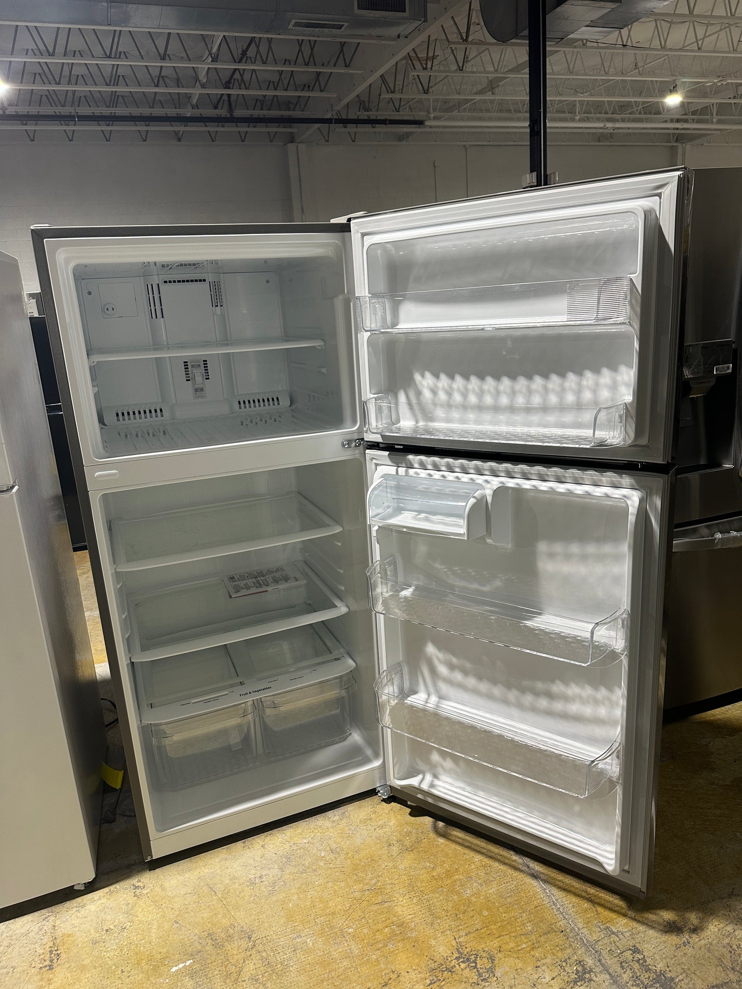 Great New LG 20.2 Cu Ft Top Freezer Refrigerator MODEL: LTCS20020S REF13765S