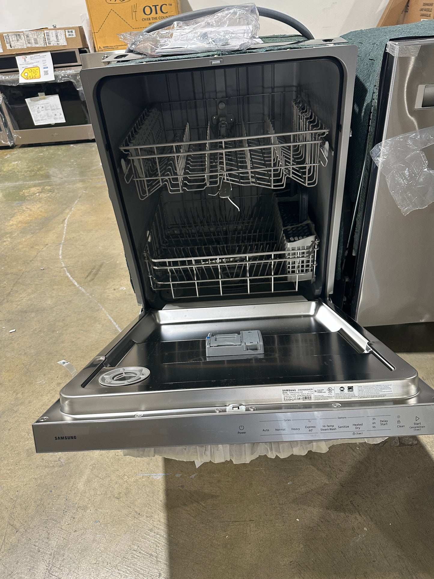 BRAND NEW DISHWASHER with ADJUSTABLE RACK MODEL: DW80CG4021SRAA DSW11448S