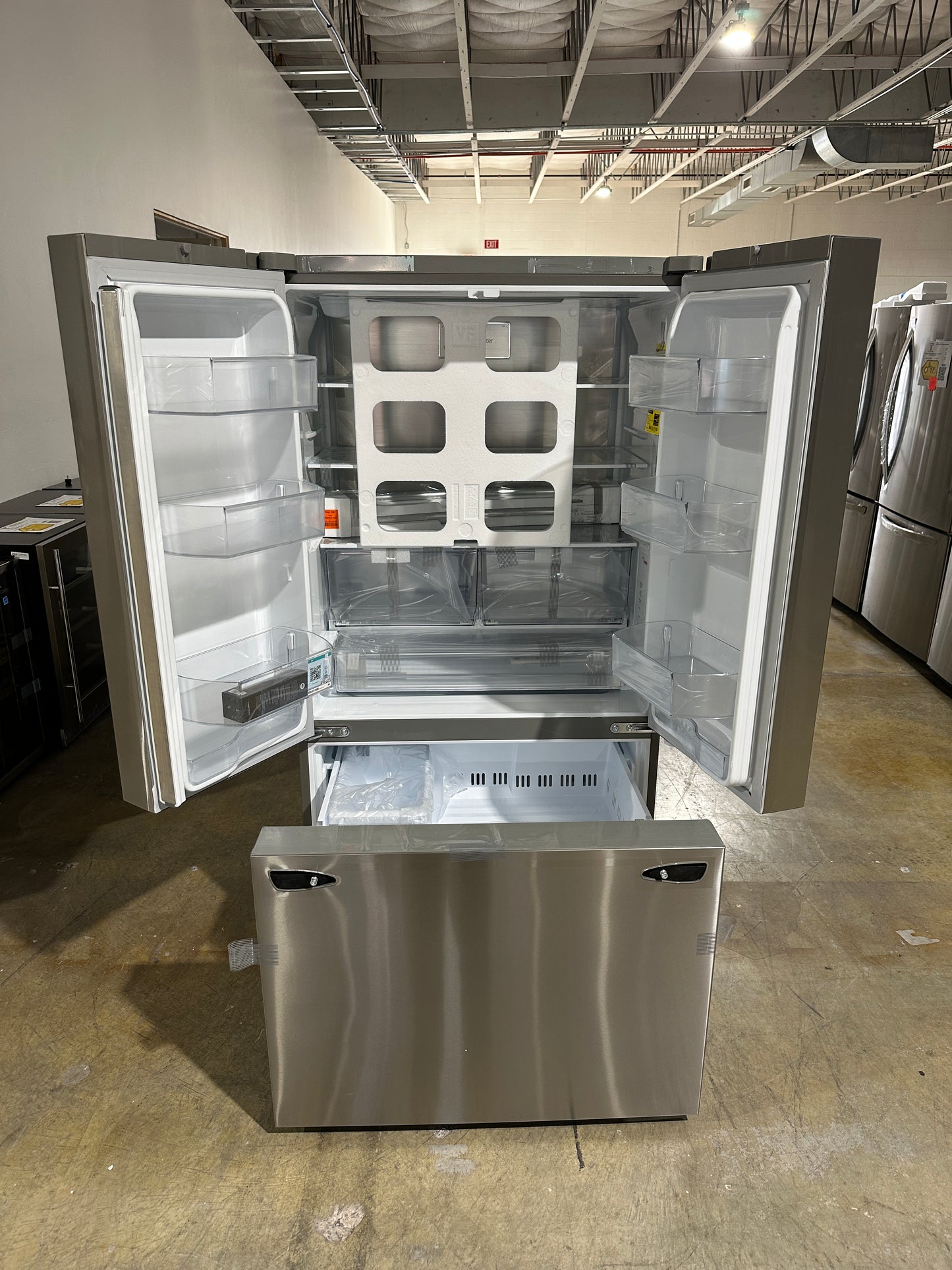 27 Cu. Ft. Smart Counter-Depth MAX French Door Refrigerator LG MODEL: LRFLC2706S REF13760S