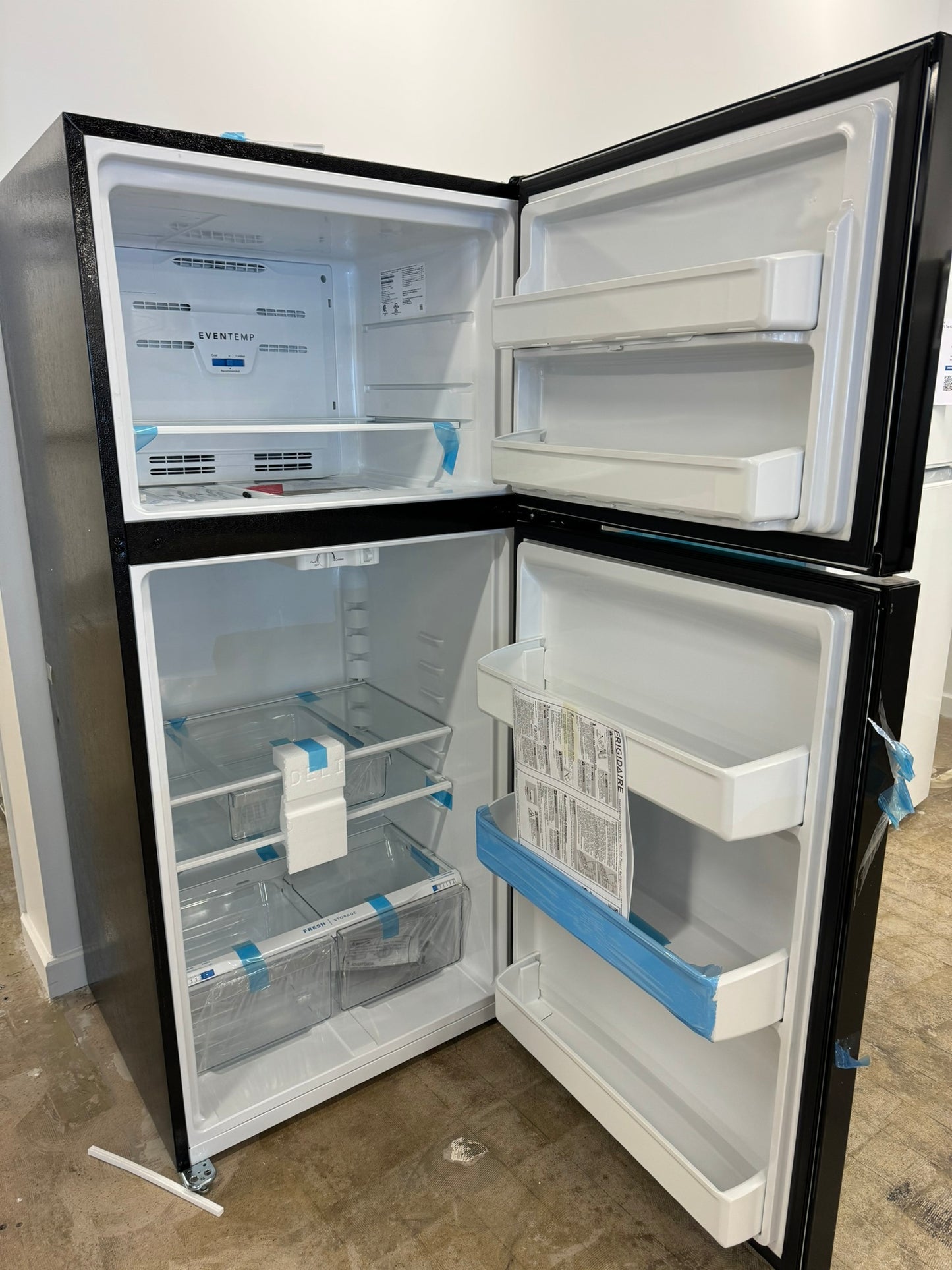 18.3 CU FT TOP FREEZER FRIGIDAIRE REFRIGERATOR MODEL: FFHT1835VB REF10132R