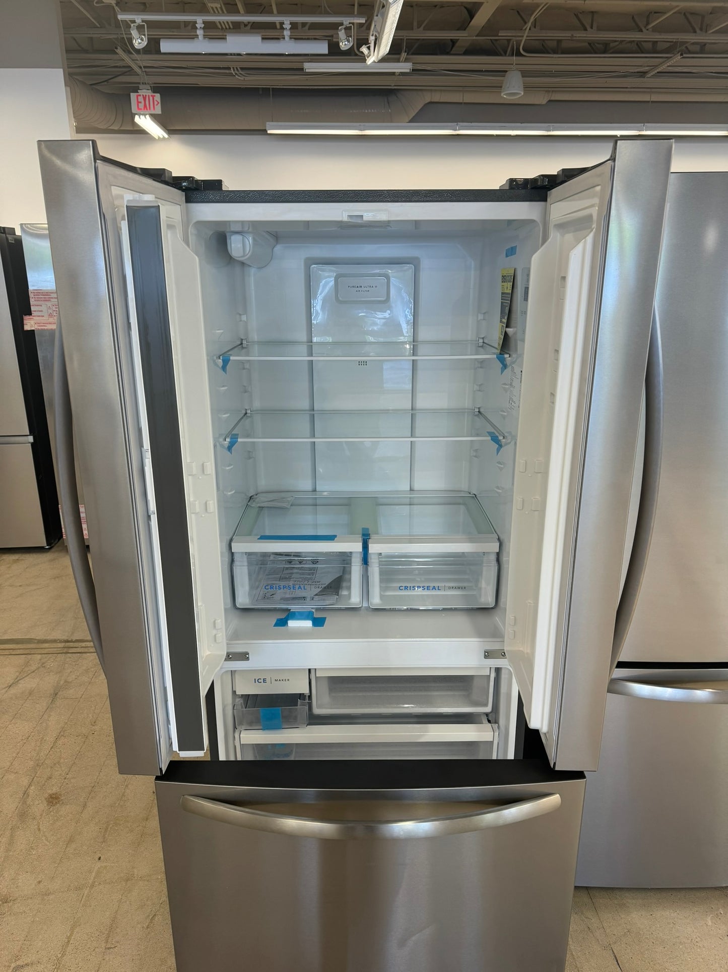 GREAT NEW COUNTER DEPTH FRENCH DOOR REFRIGERATOR MODEL: FRFG1723AV REF10129R