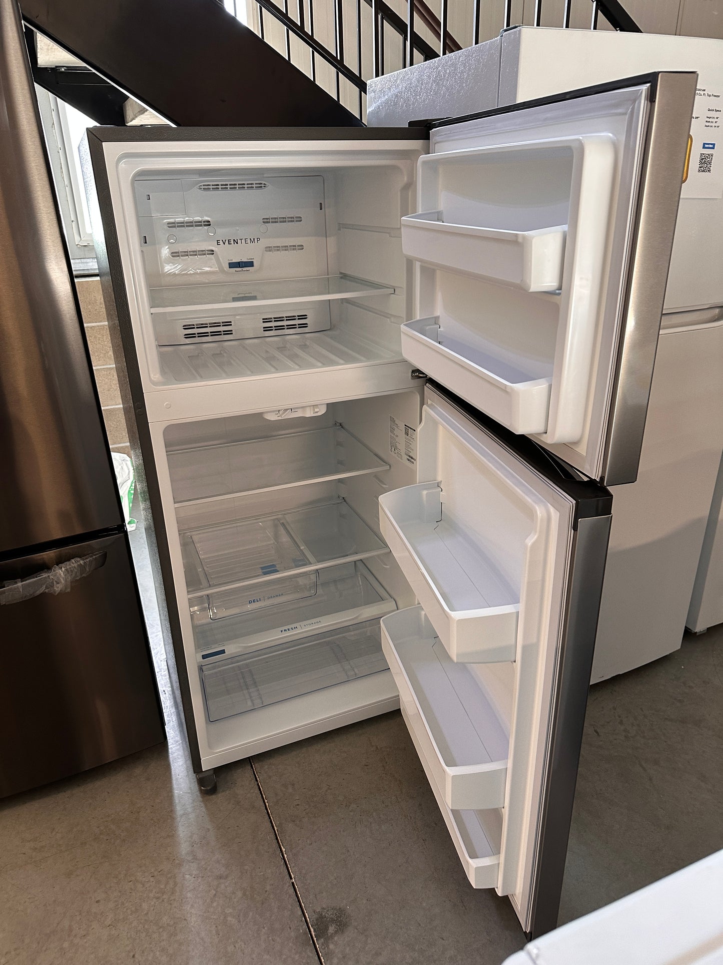 BRUSHED STEEL TOP FREEZER REFRIGERATOR MODEL: FFHT1425VV REF13365