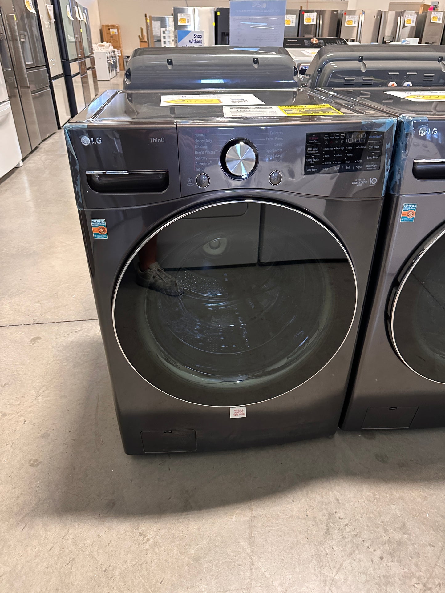 BRAND NEW BLACK STEEL LG SMART FRONT LOAD WASHER MODEL: WM4200HBA WAS13437
