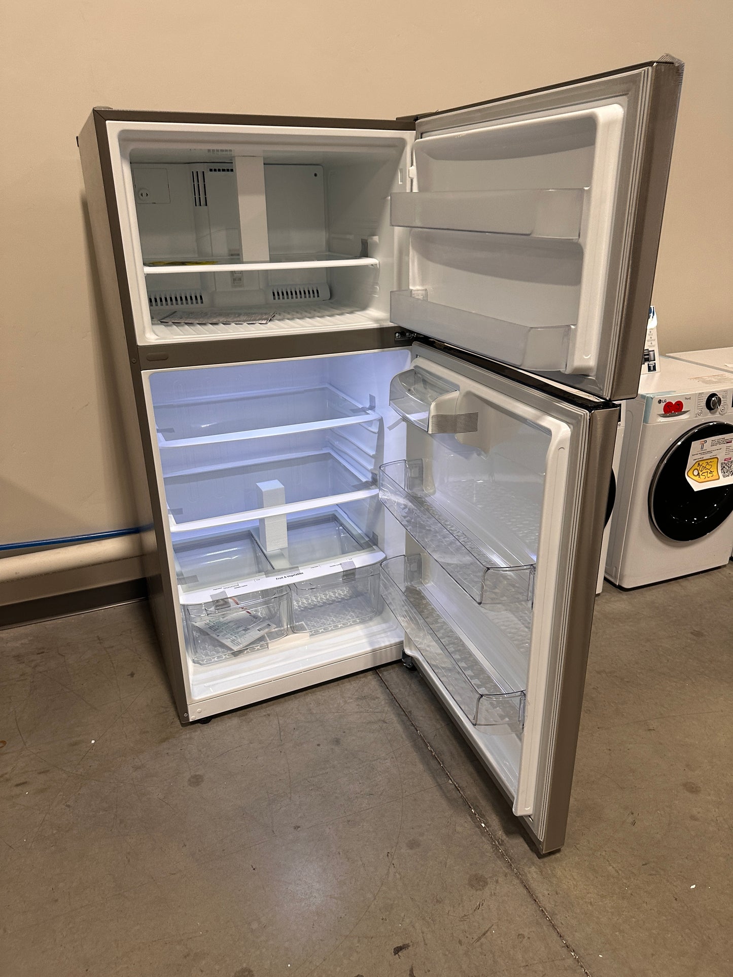 GREAT NEW LG TOP FREEZER STAINLESS STEEL REFRIGERATOR MODEL: LHTNS2403S REF13380