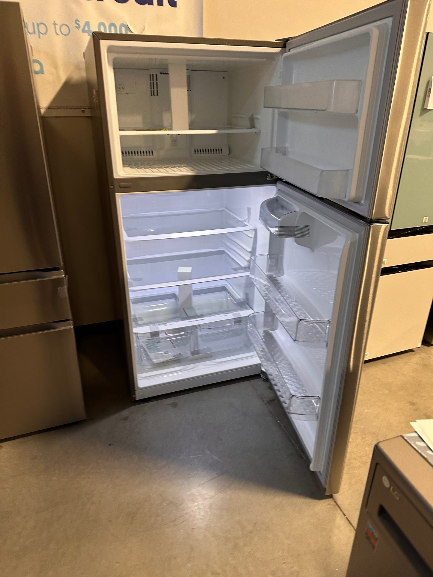 GREAT NEW 23.8 CU FT TOP FREEZER REFRIGERATOR MODEL: LHTNS2403S REF13388