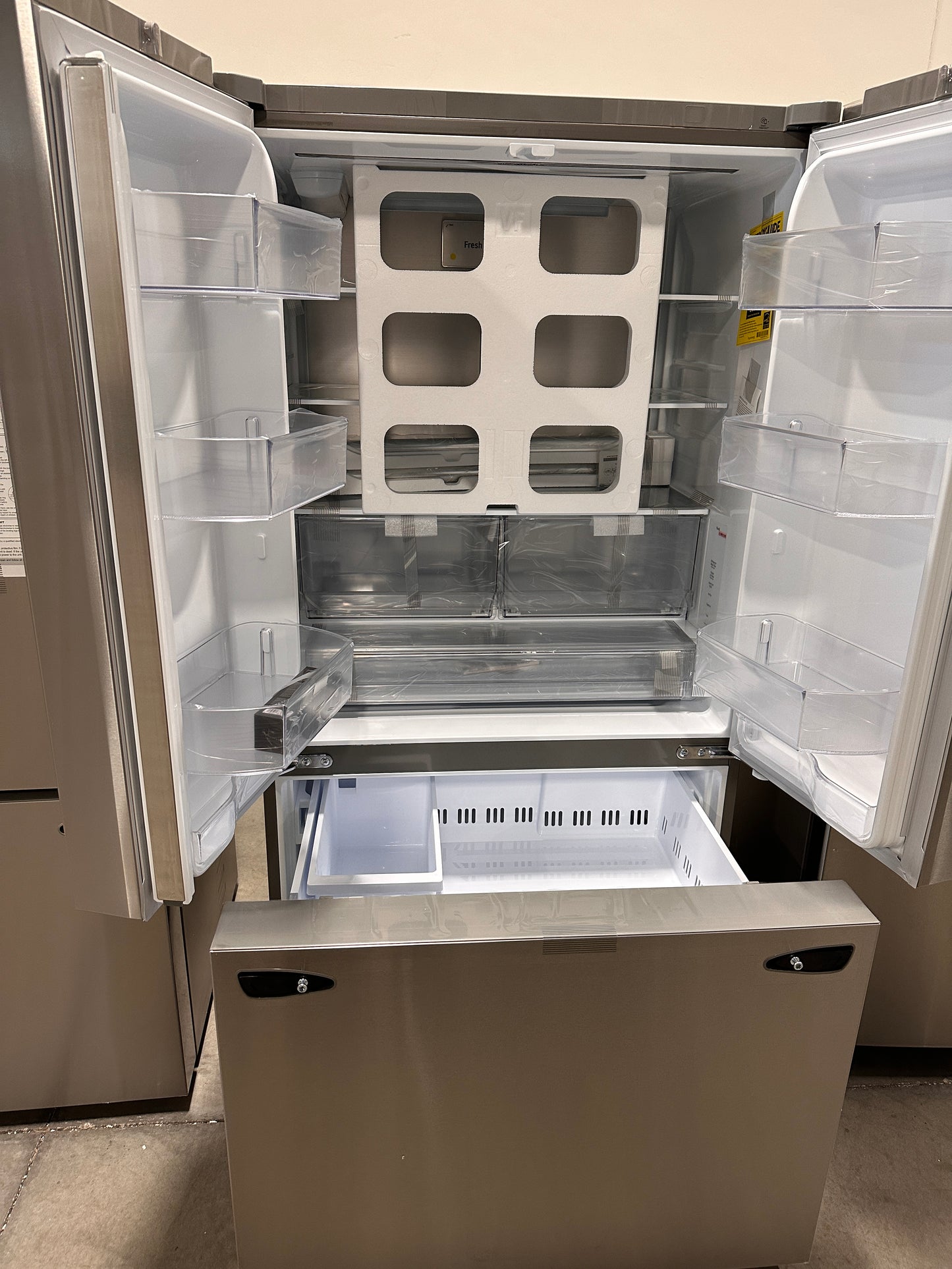 BRAND NEW LG FRENCH DOOR COUNTER DEPTH MAX FRIDGE MODEL: LRFLC2706S REF13393
