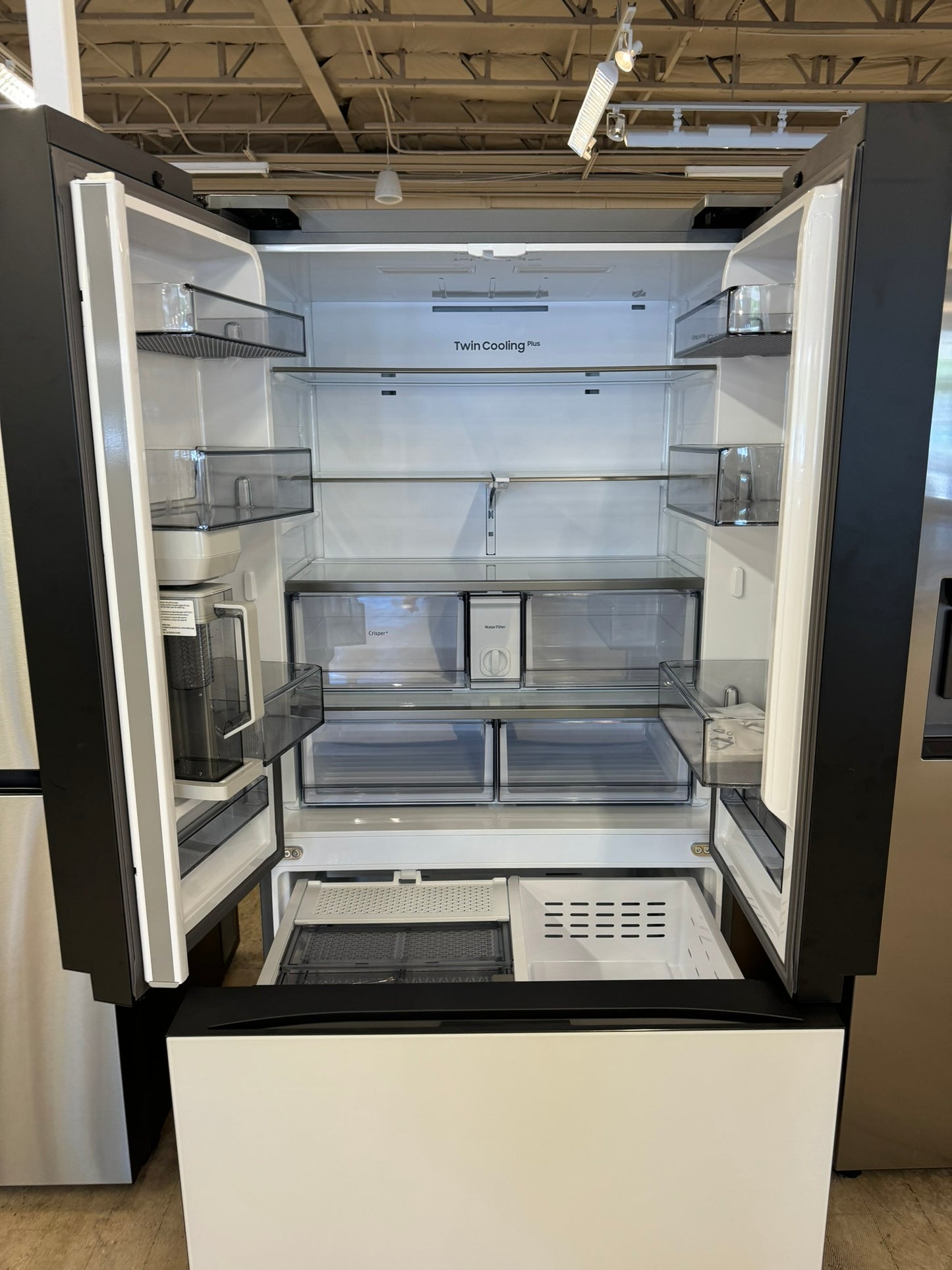 COUNTER DEPTH WHITE GLASS SAMSUNG REFRIGERATOR MODEL: RF24BB620012 REF10169R
