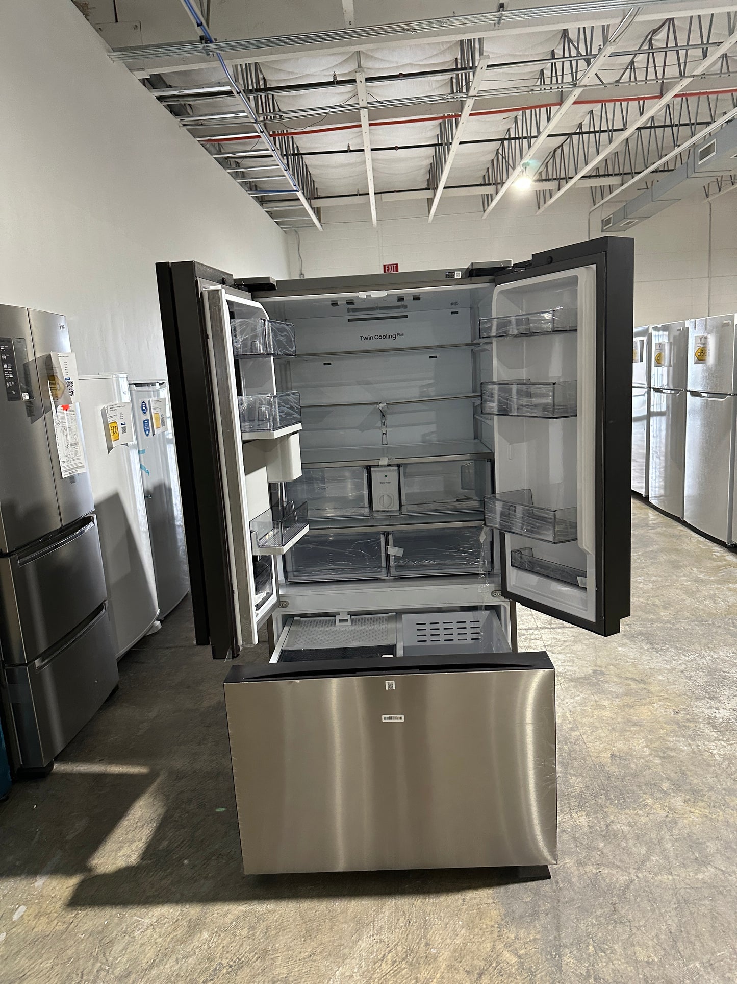 GORGEOUS NEW SAMSUNG BESPOKE REFRIGERATOR WITH BEVERAGE CENTER MODEL: RF30BB6600QL REF13863S