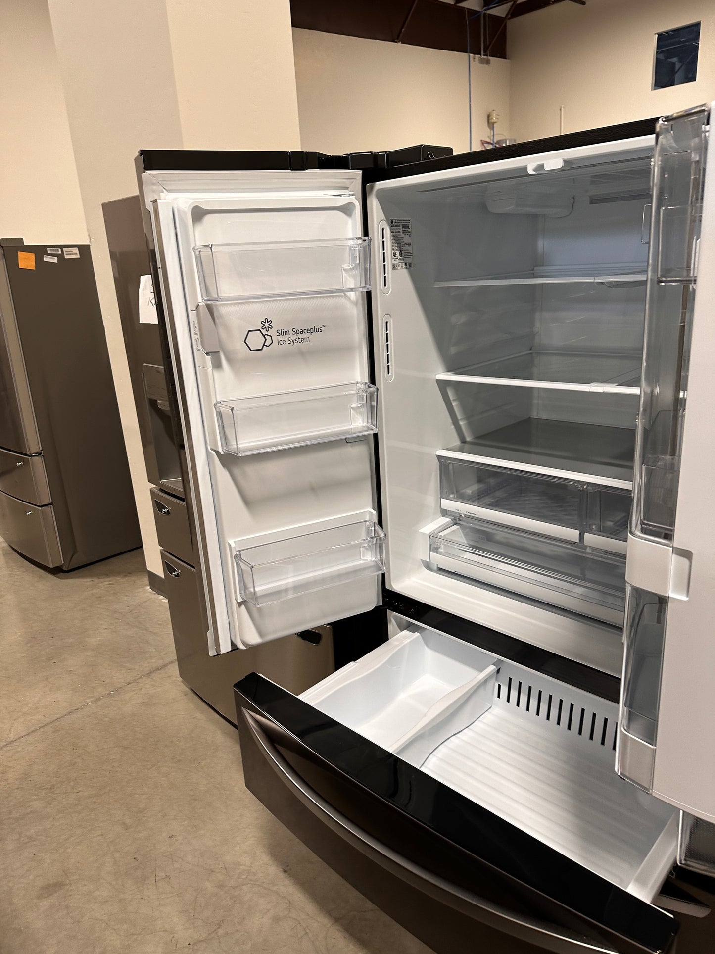 GORGEOUS NEW BLACK STAINLESS STEEL LG REFRIGERATOR MODEL: LMXS28596D REF13404