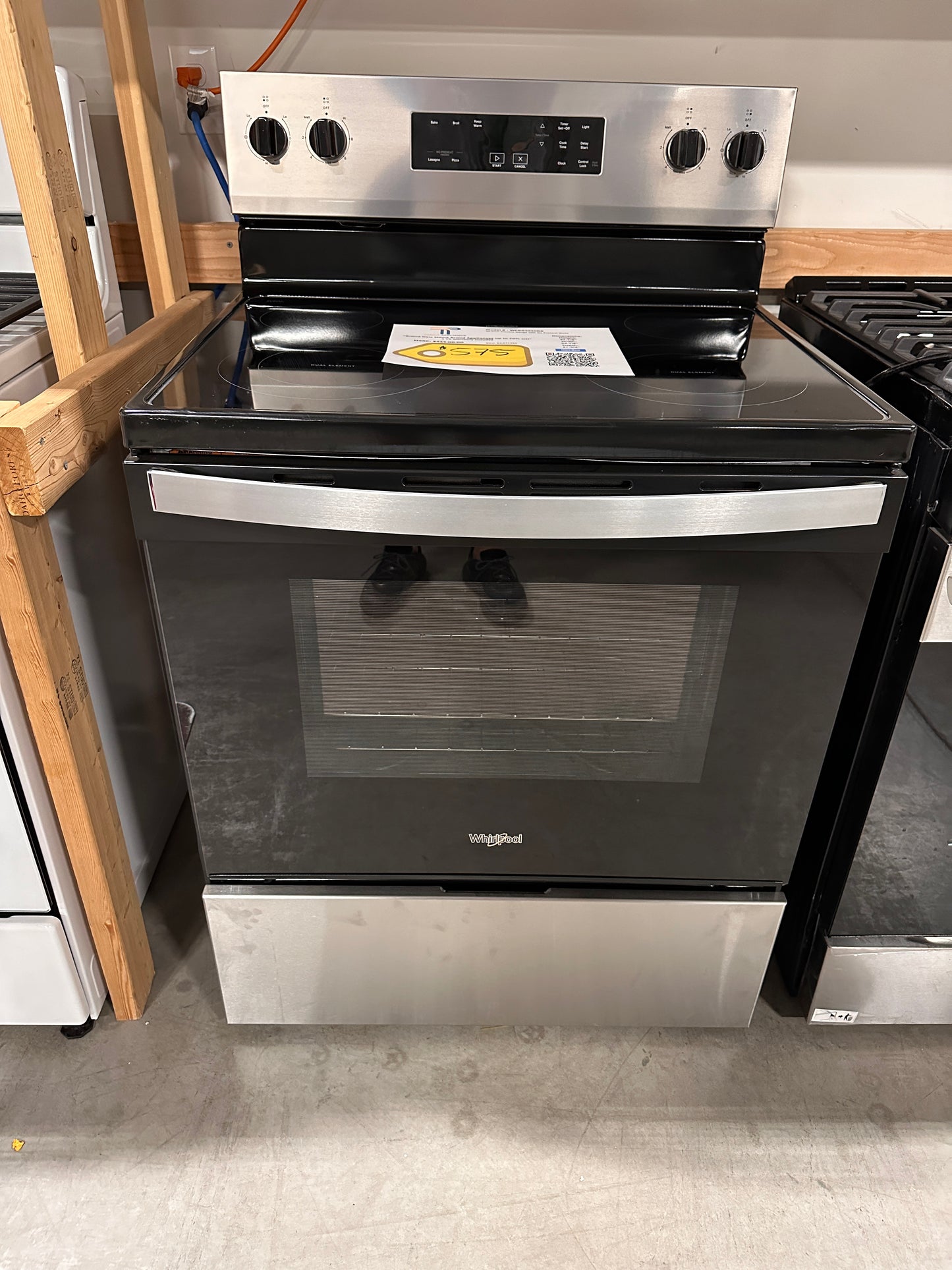 GREAT NEW WHIRLPOOL ELECTRIC RANGE with COOKTOP FLEXIBILITY MODEL: WFES3030RS RAG11924