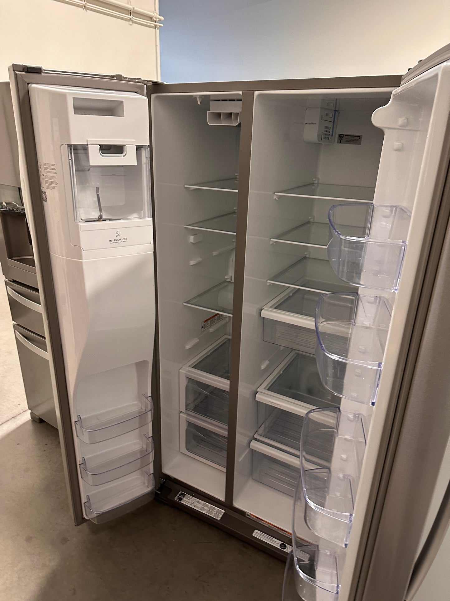 NEW WHIRLPOOL SIDE BY SIDE REFRIGERATOR with IN DOOR ICE STORAGE MODEL: WRS588FIHZ REF13416