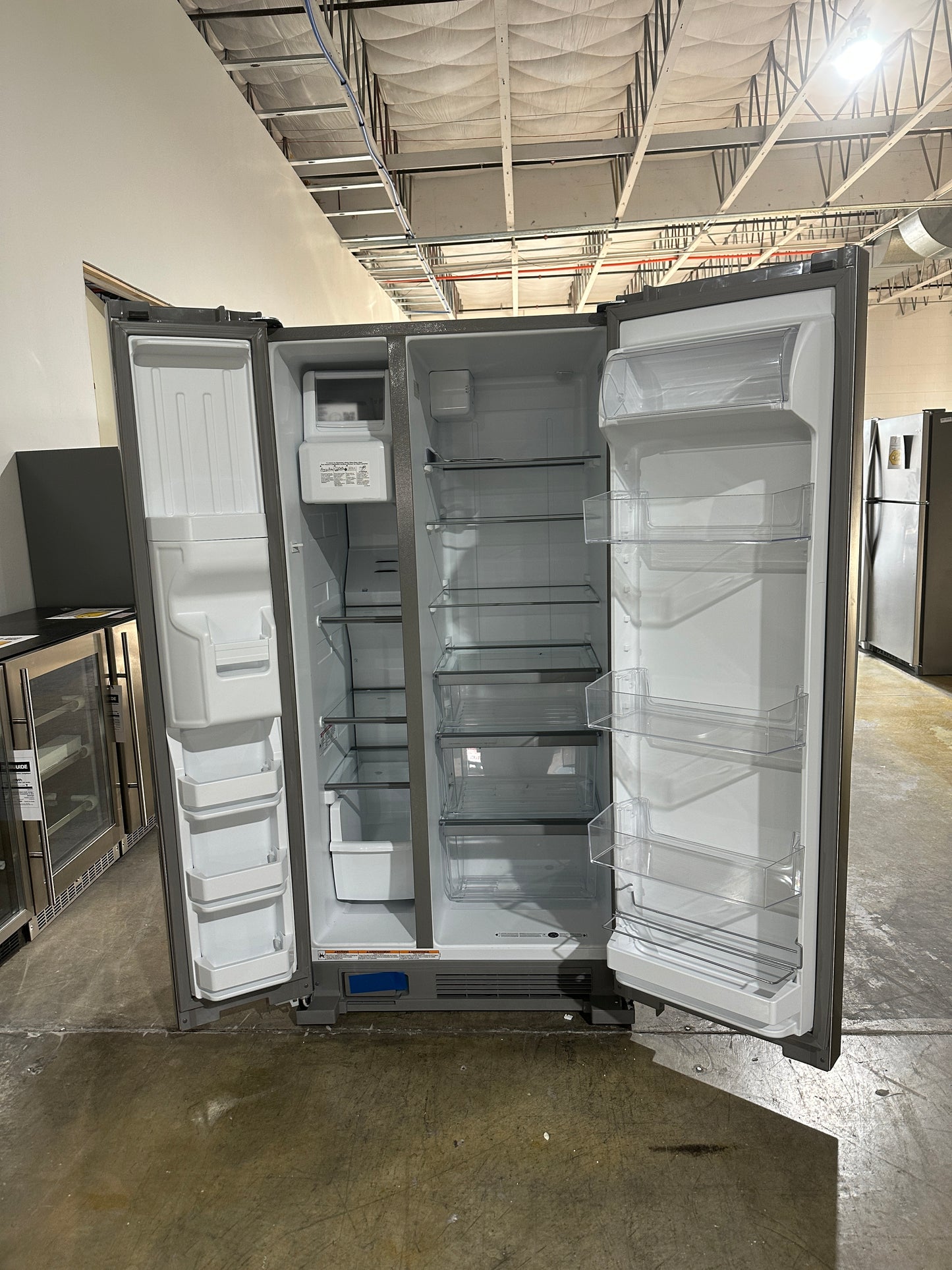 BEAUTIFUL! Whirlpool 33-inch Wide Side-by-Side Refrigerator MODEL: WRS321SDHZ REF13889S