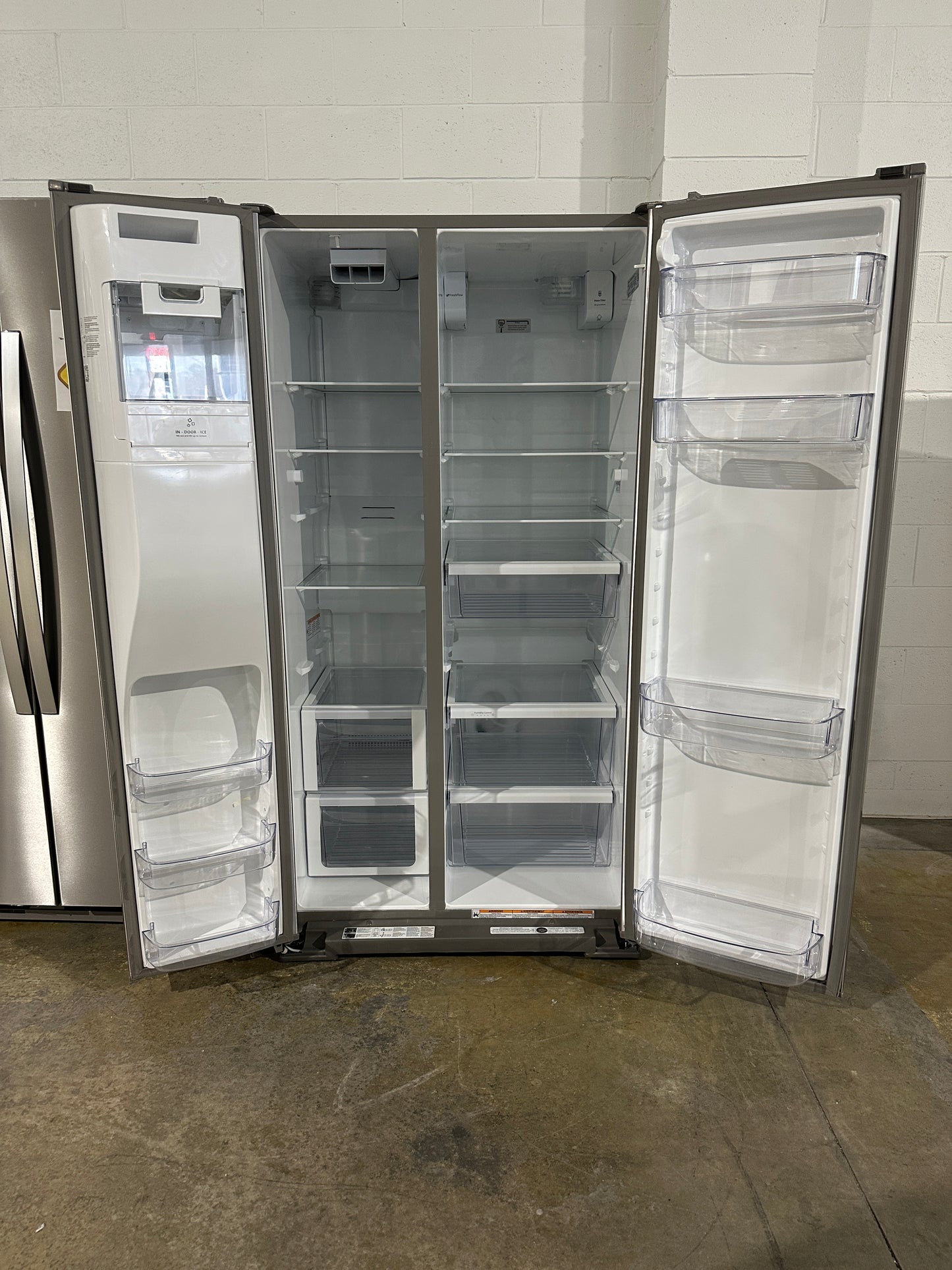 GORGEOUS NEW WHIRLPOOL SIDE-BY-SIDE REFRIGERATOR MODEL: WRS588FIHZ REF13905S