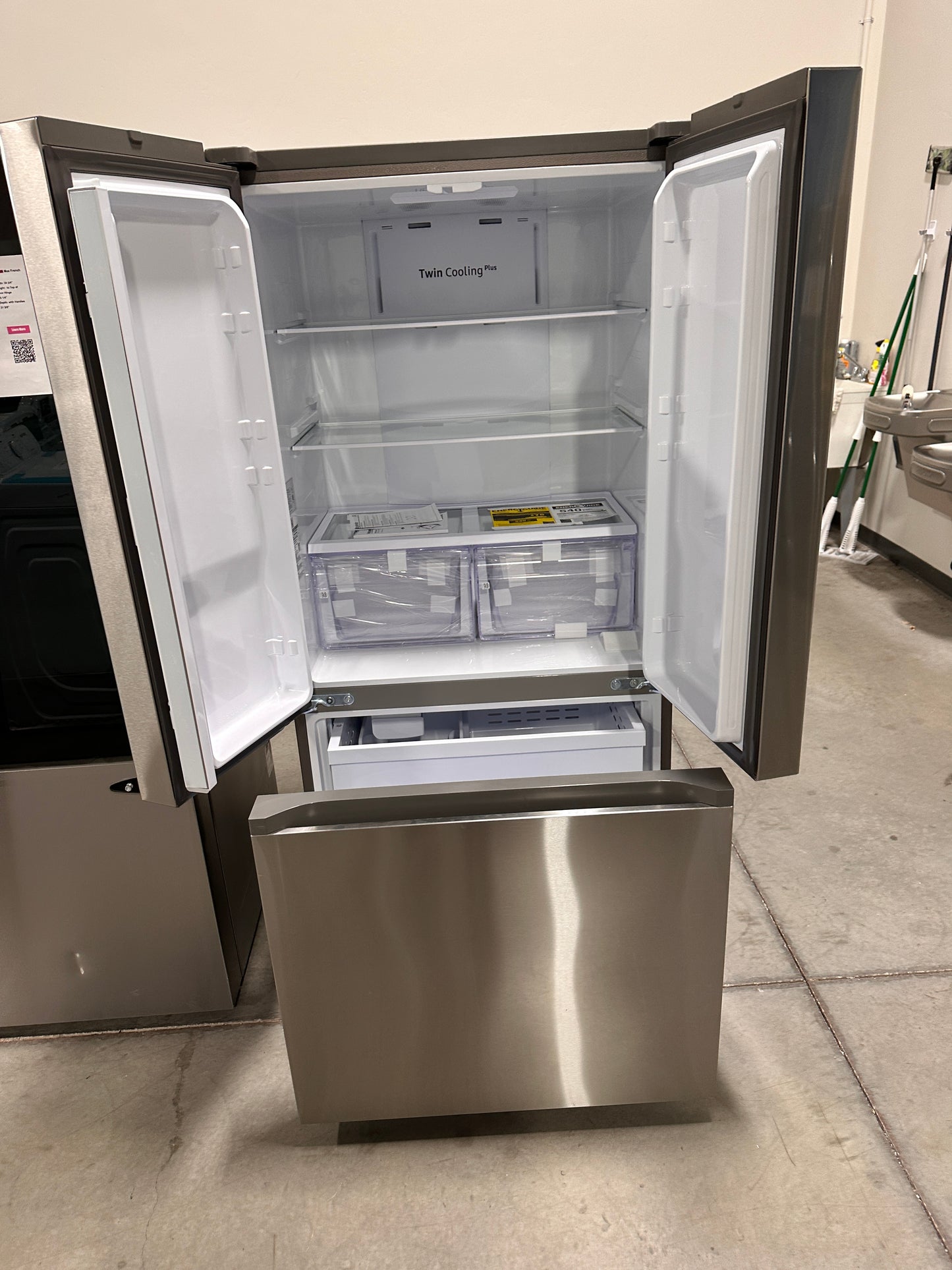 NEW SAMSUNG COUNTER DEPTH SMART REFRIGERATOR MODEL: RF18A5101SR REF1348