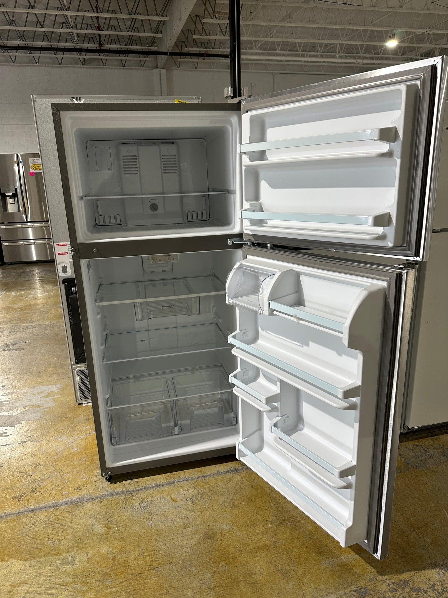 GREAT NEW WHIRLPOOL TOP FREEZER REFRIGERATOR MODEL: WRT318FZDM REF13895S