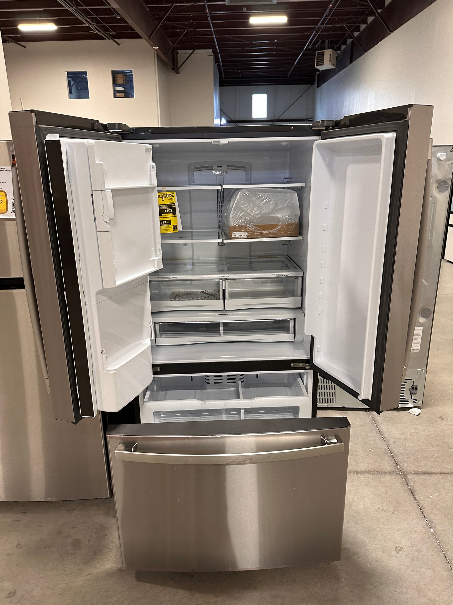 GREAT GE FRENCH DOOR STAINLESS STEEL REFRIGERATOR MODEL: GFE28GYNFS REF13456