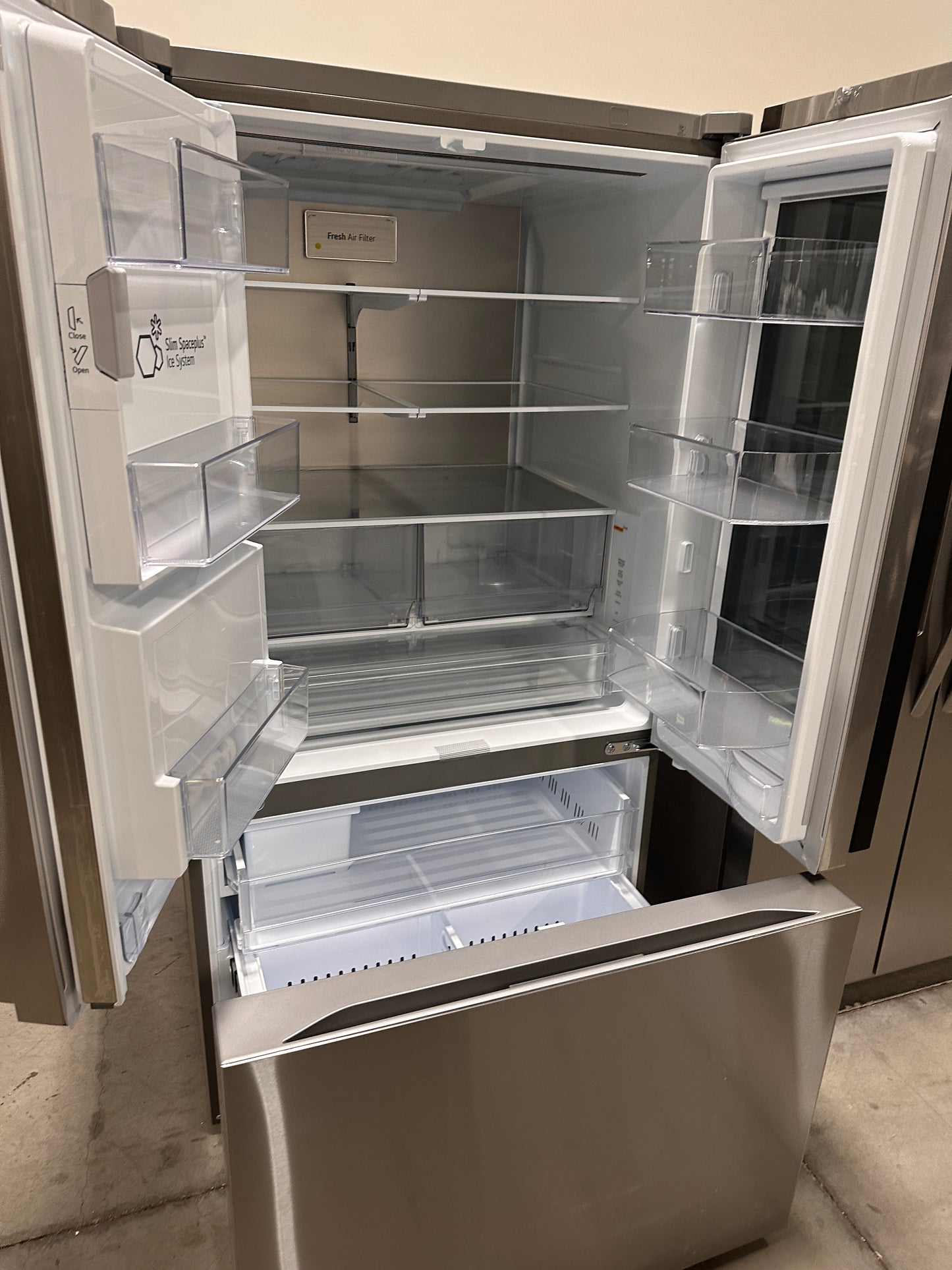 GREAT NEW LG STANDARD-DEPTH MAX FRENCH DOOR SMART REFRIGERATOR MODEL: LF31S6360S REF13446