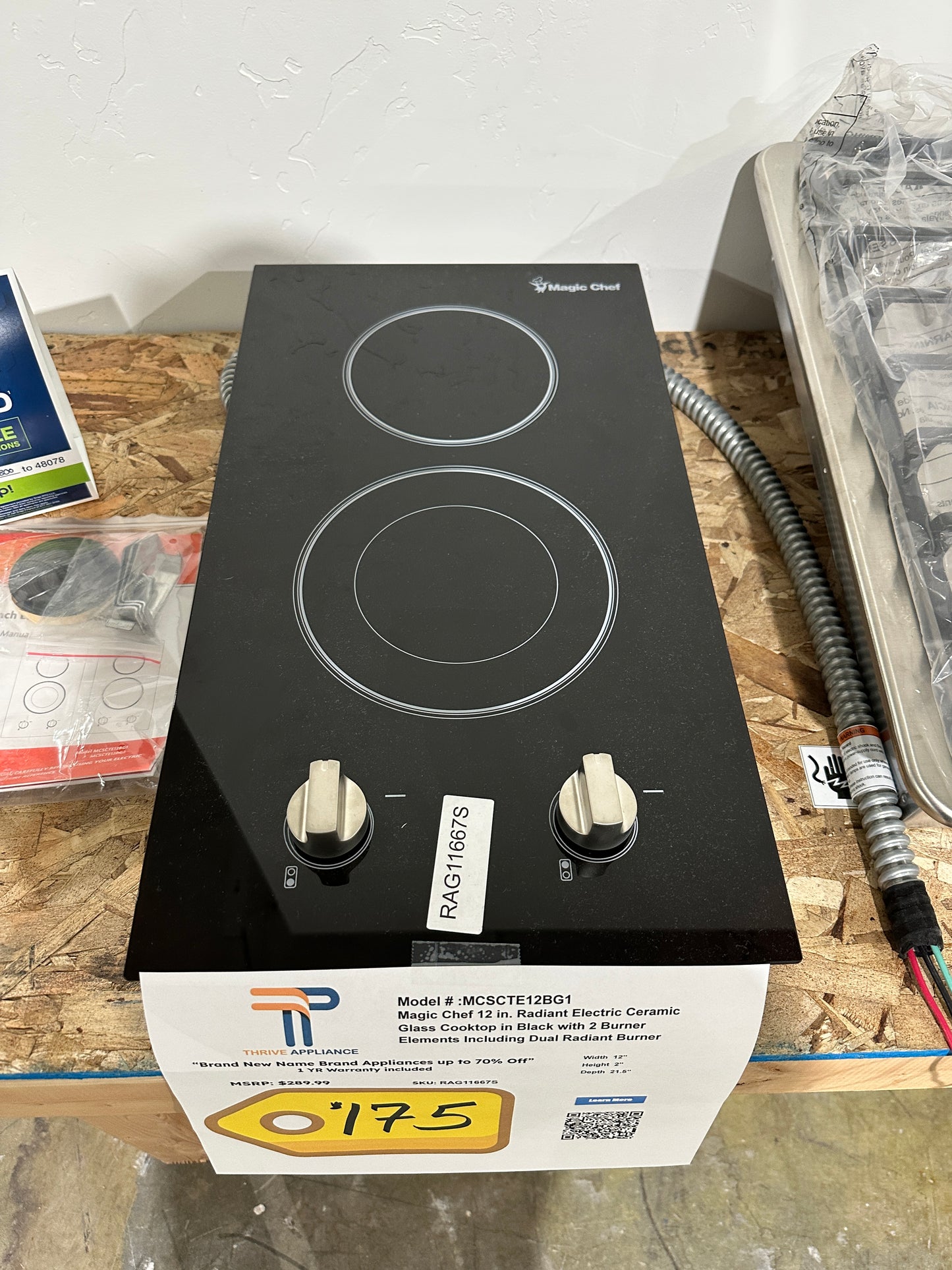 LOW PRICE! Magic Chef 12-Inch Electric Cooktop MODEL: MCSCTE12BG1 RAG11667S
