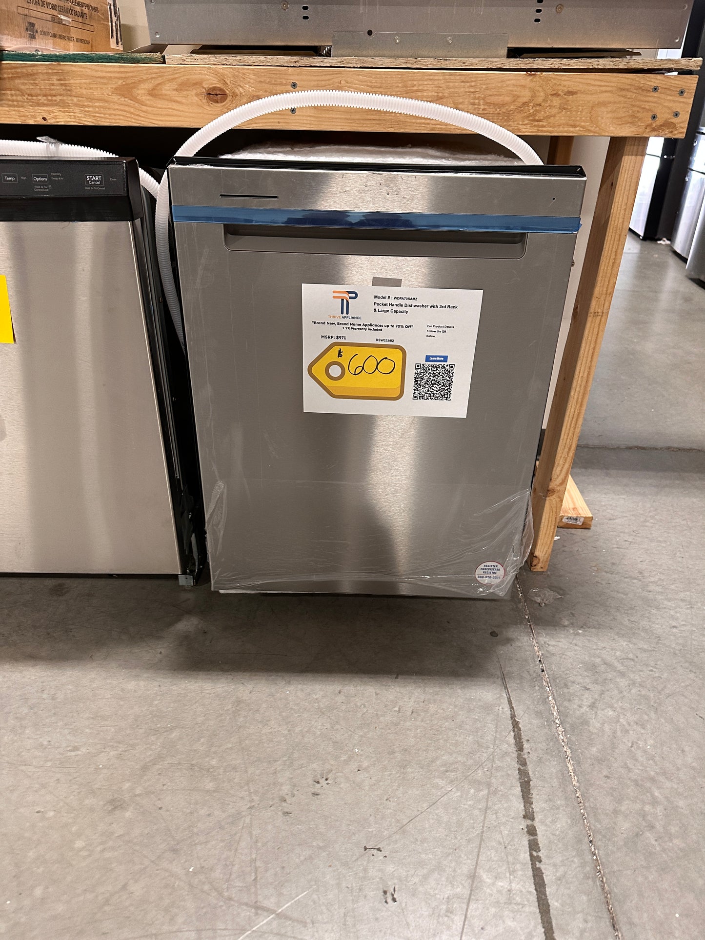GREAT NEW WHIRLPOOL TOP CONTROL DISHWASHER with THIRD RACK MODEL: WDPA70SAMZ DSW11682