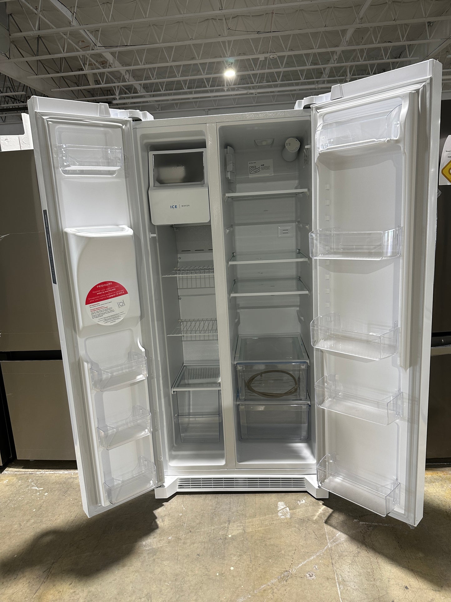GREAT NEW FRIGIDAIRE SIDE-BY-SIDE REFRIGERATOR MODEL: FRSS2323AW REF13903S
