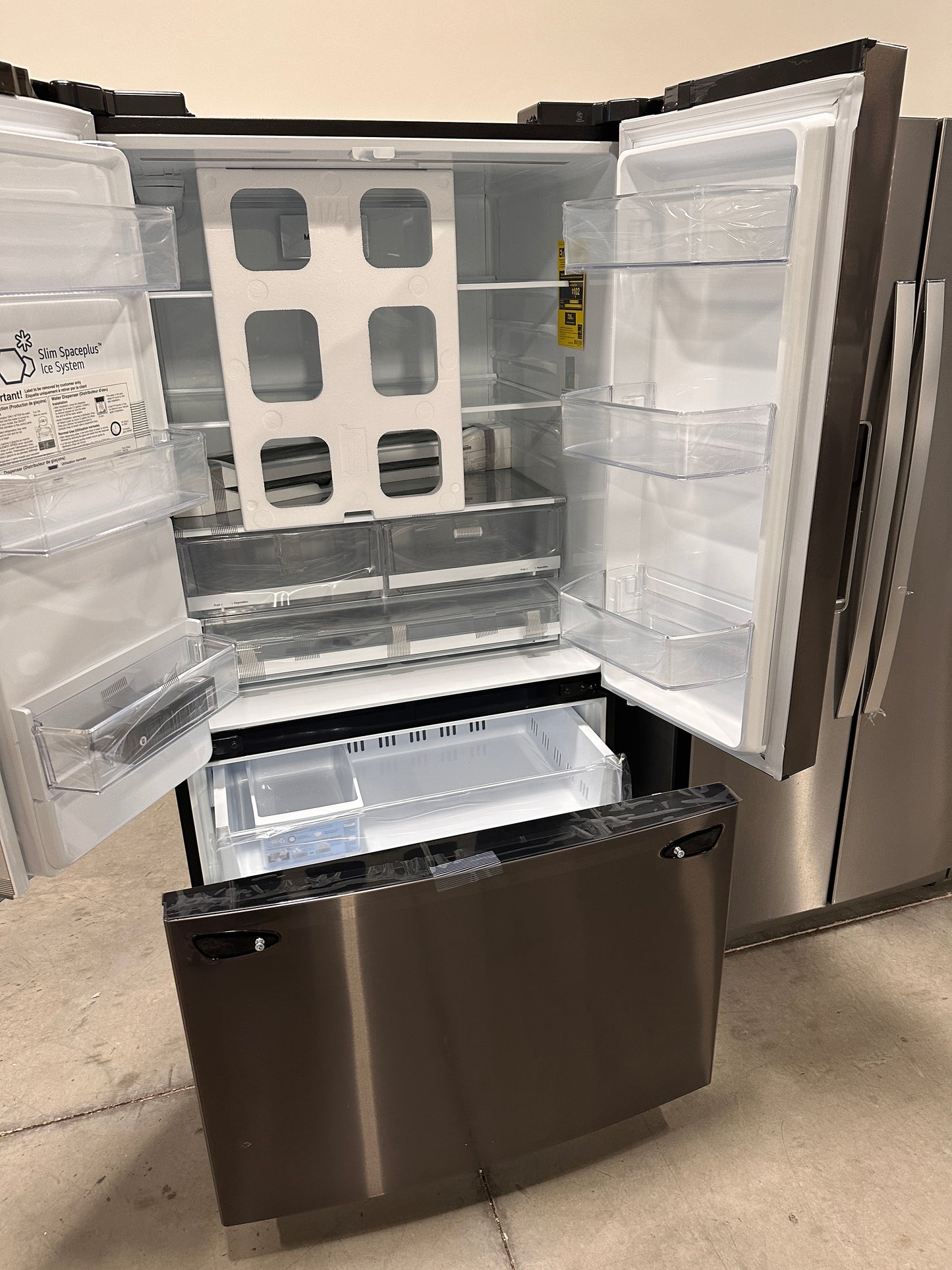 GREAT NEW 36 INCH WIDE FRENCH DOOR REFRIGERATOR MODEL: LHFS28XBD REF13471
