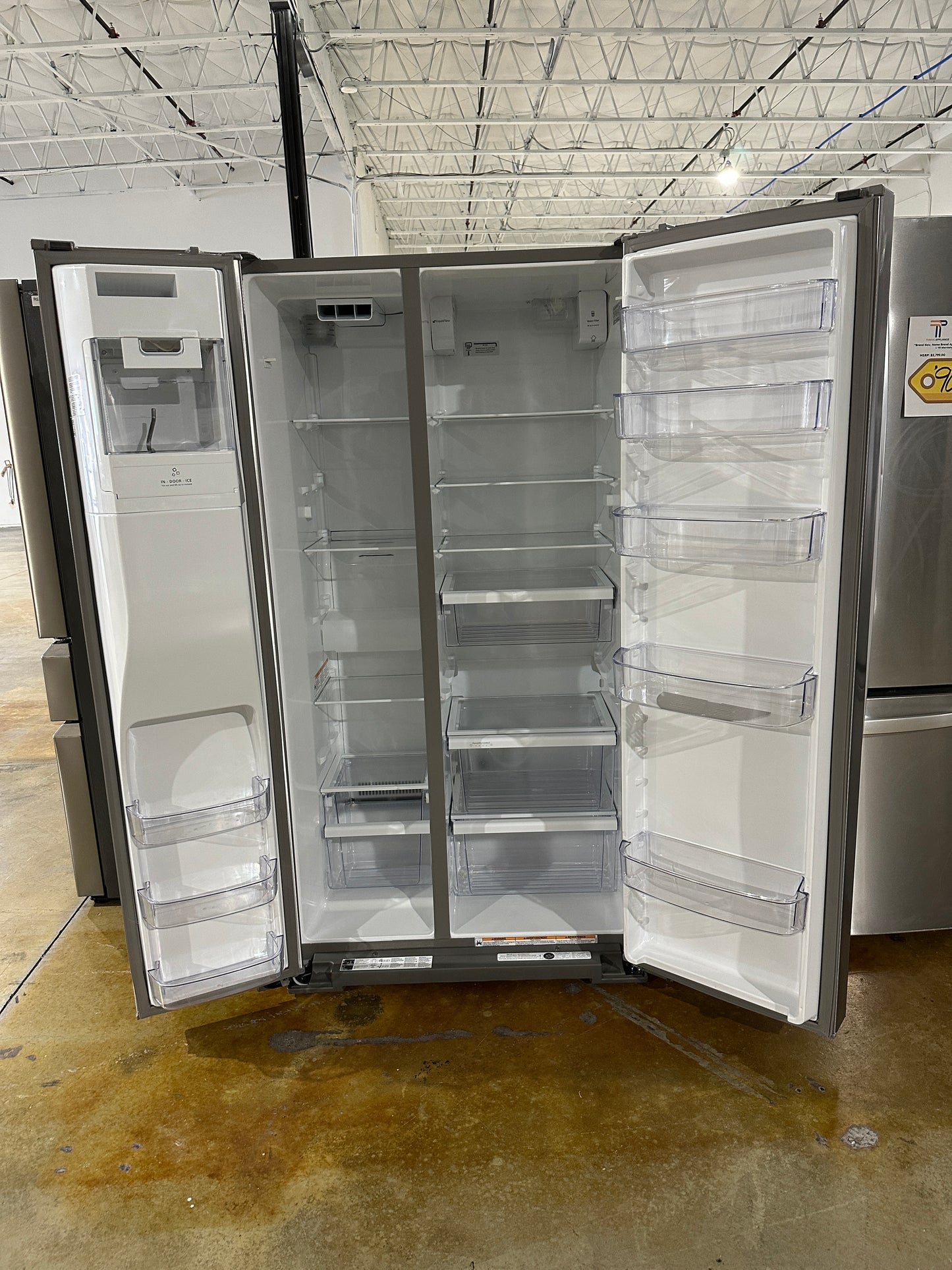 NEW SIDE-BY-SIDE REFRIGERATOR - COUNTER DEPTH - MODEL: WRS571CIHZ04 REF13909S
