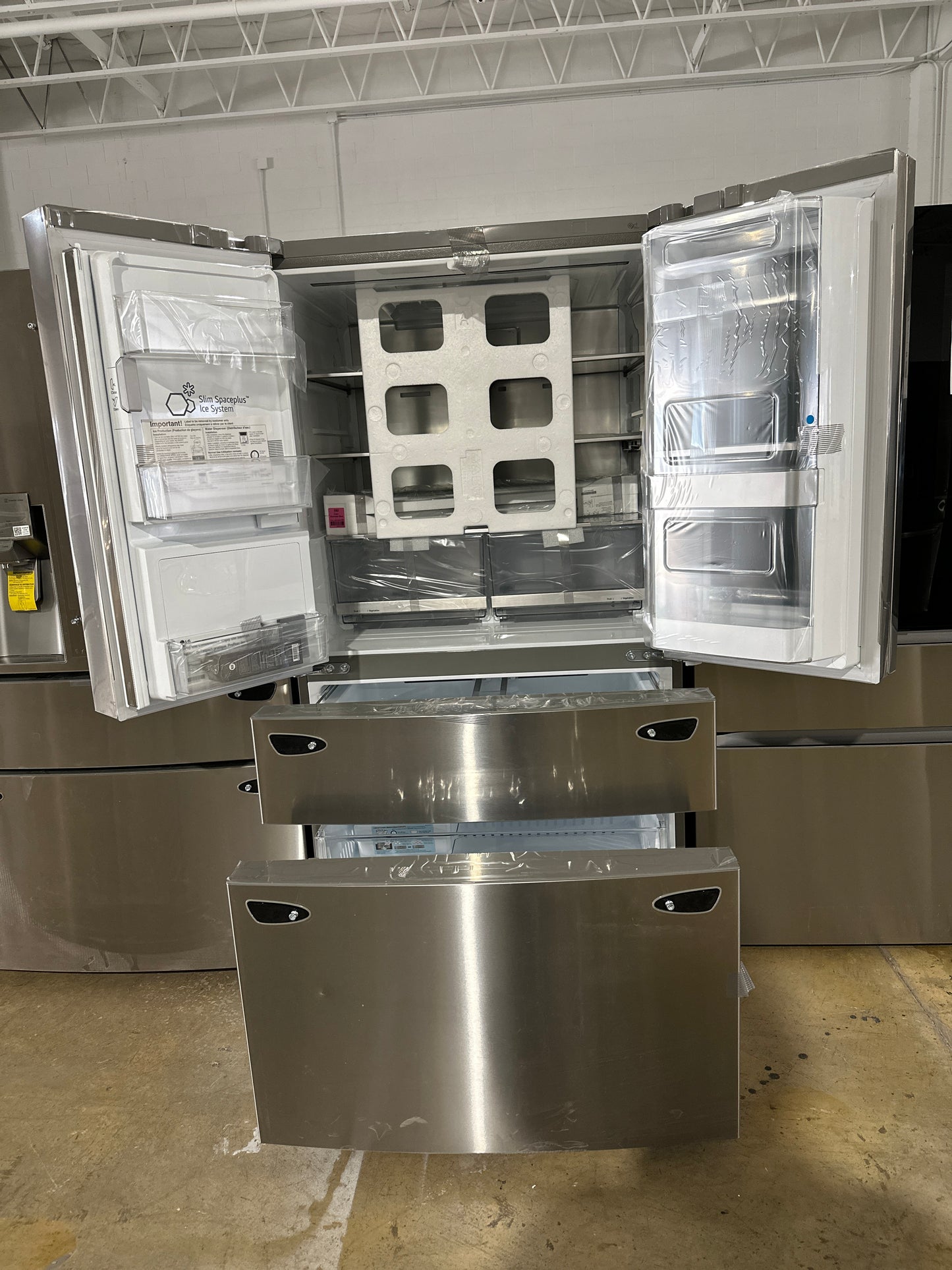 NEW LG CRAFT ICE CAPABLE FRENCH DOOR REFRIGERATOR MODEL: LRMVS3006S REF13437S