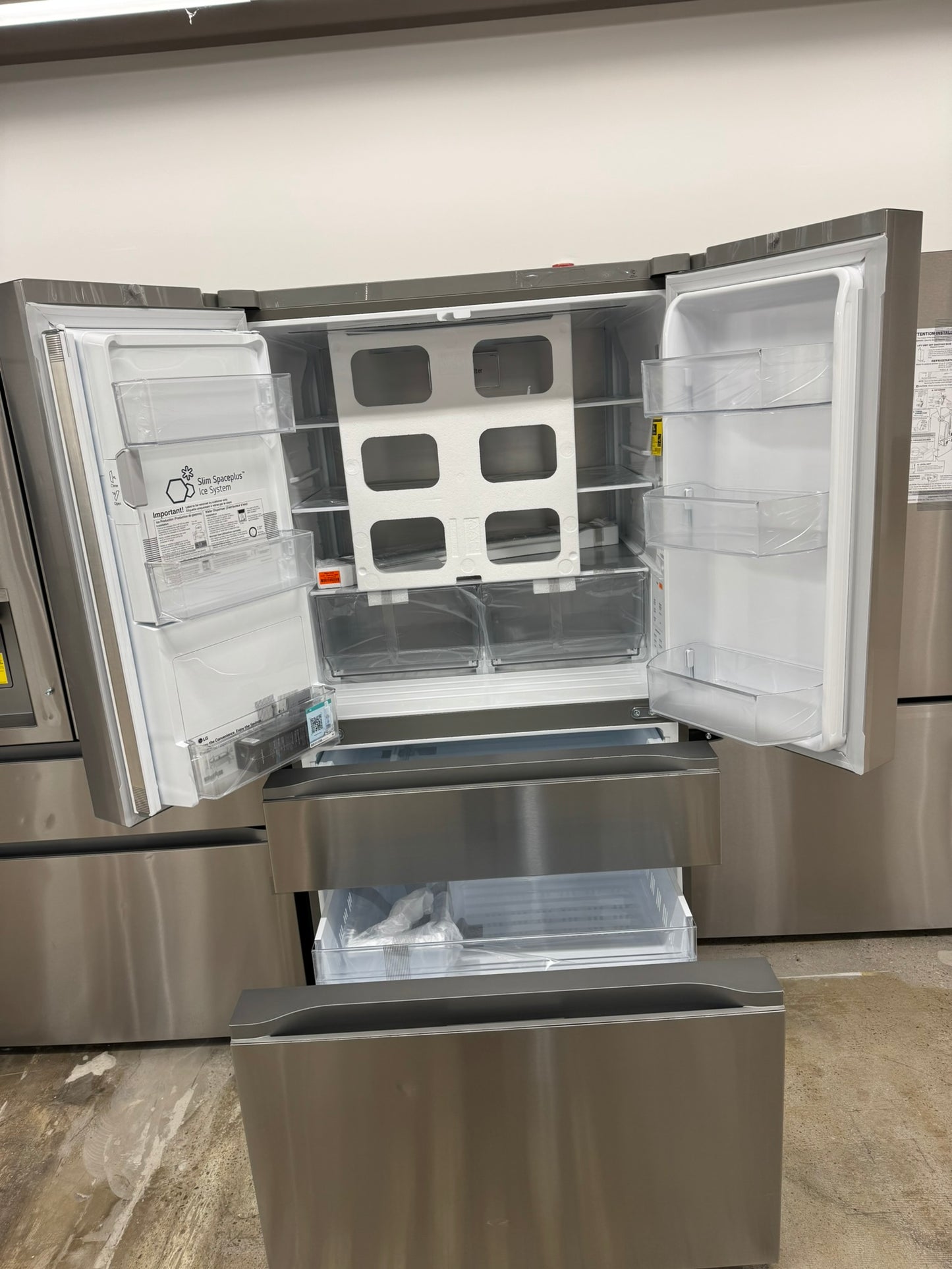 NEW STANDARD DEPTH MAX LG FRENCH DOOR SMART REFRIGERATOR MODEL: LF29H8330S REF10288R