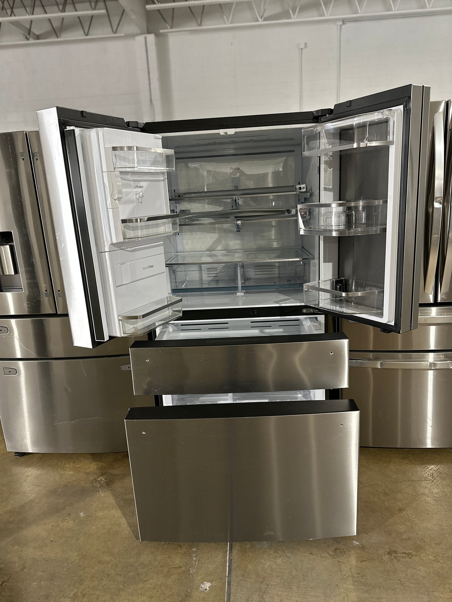 NEW GE PROFILE FRENCH DOOR SMART REFRIGERATOR MODEL: PVD28BYNFS REF13568S