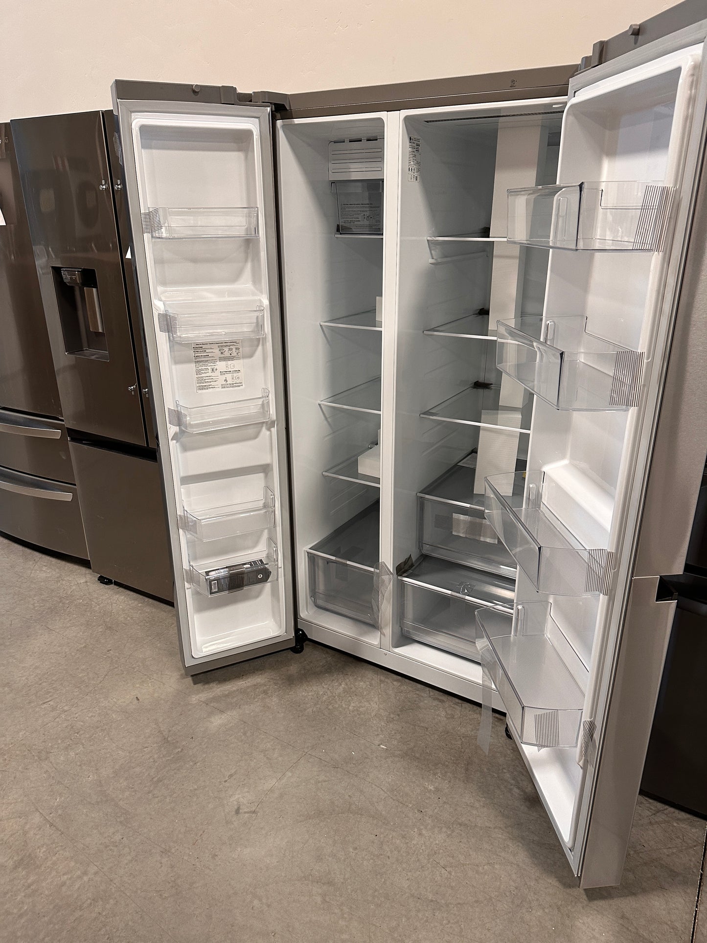 NEW STAINLESS STEEL LG SIDE BY SIDE SMART REFRIGERATOR MODEL: LRSWS2806S REF13478