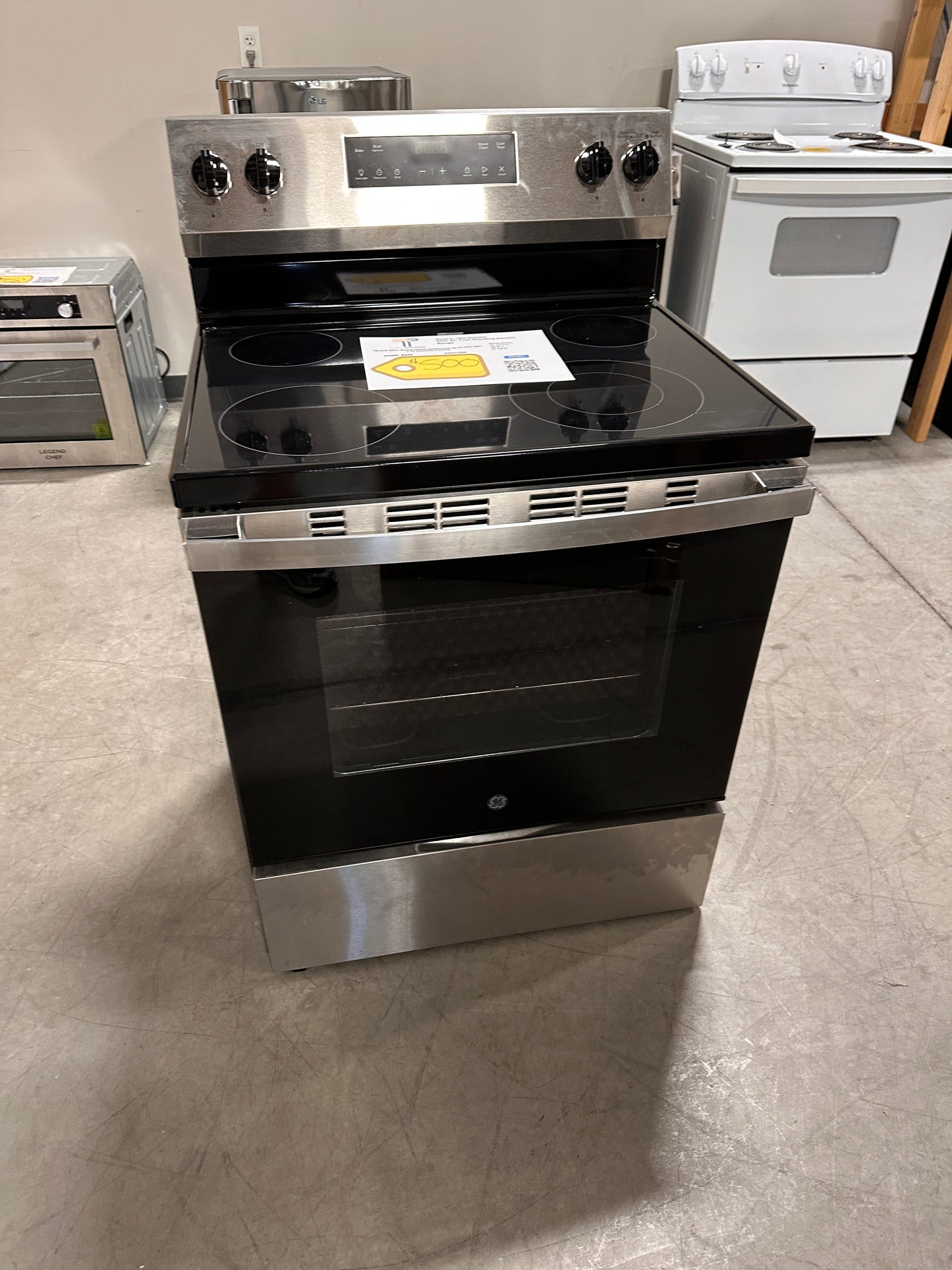 GORGEOUS NEW GE ELECTRIC RANGE MODEL: GRF400SVSS RAG11928