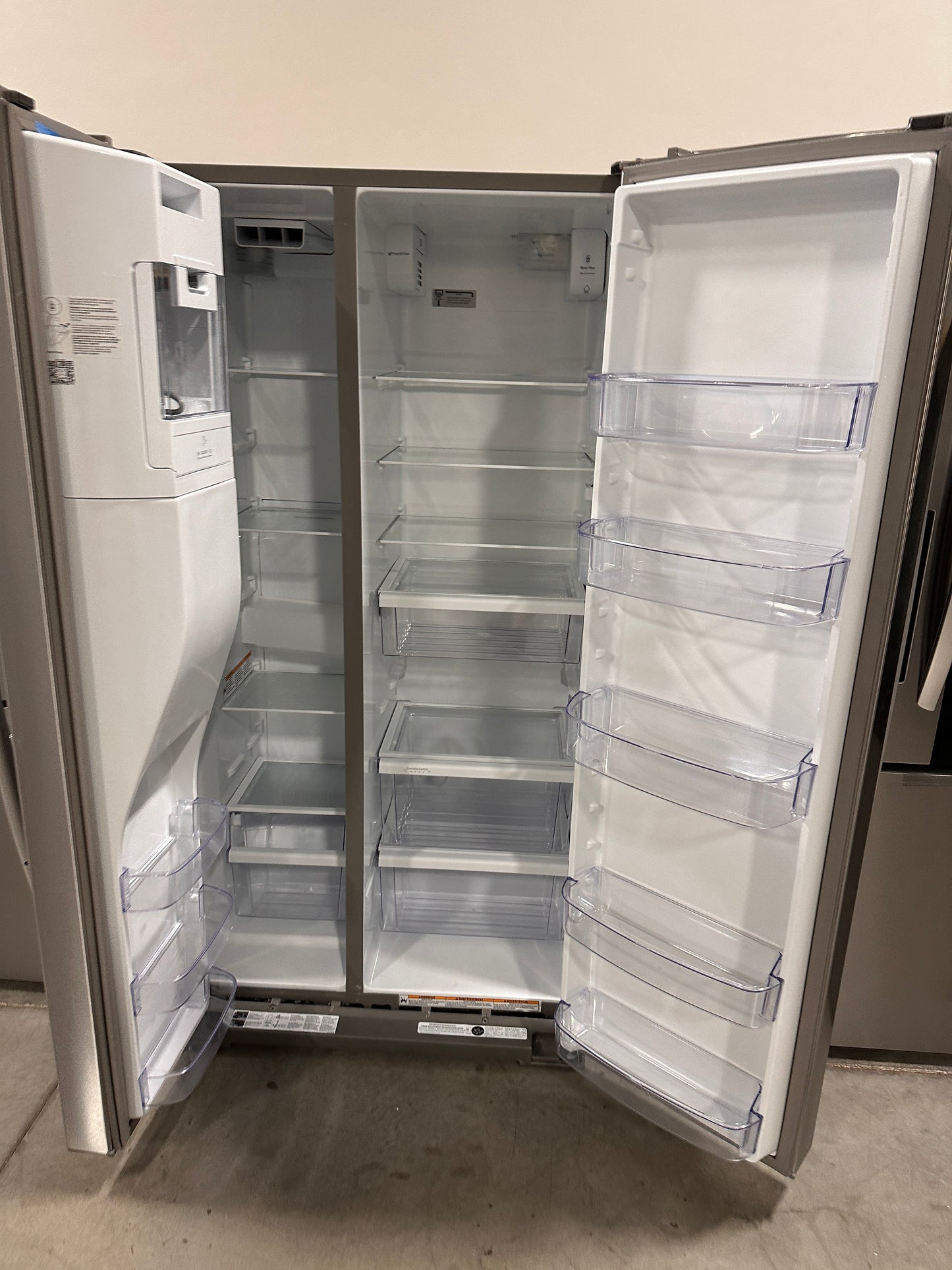 GREAT NEW WHIRLPOOL COUNTER-DEPTH REFRIGERATOR MODEL: WRS571CIHZ REF13491