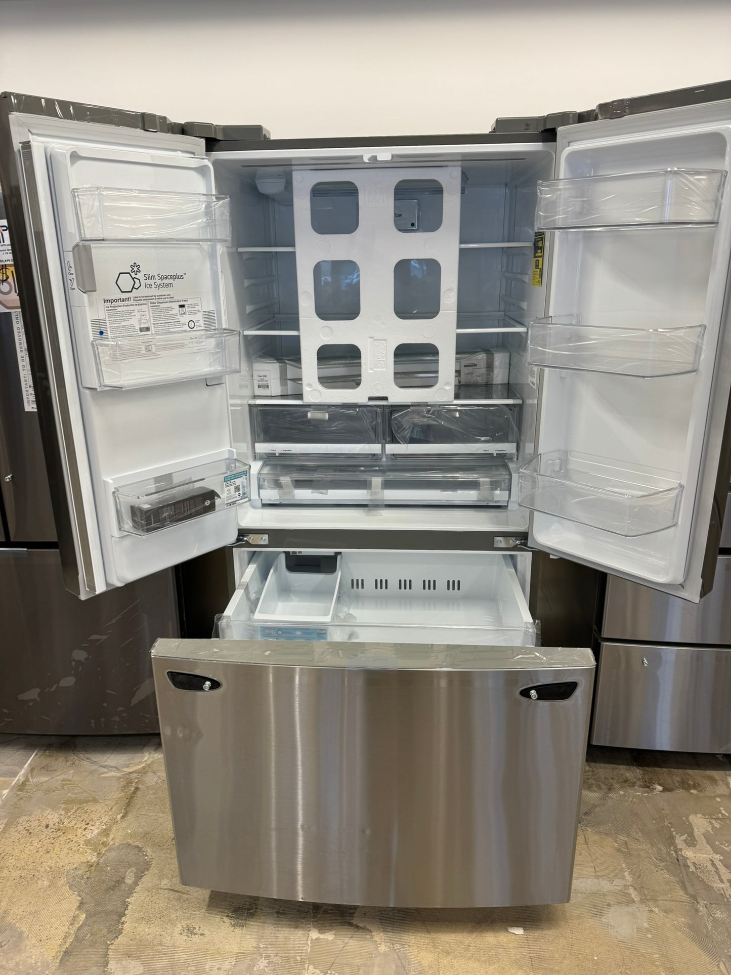 GREAT NEW LG STANDARD DEPTH FRENCH DOOR REFRIGERATOR MODEL: LHFS28XBS REF10323R