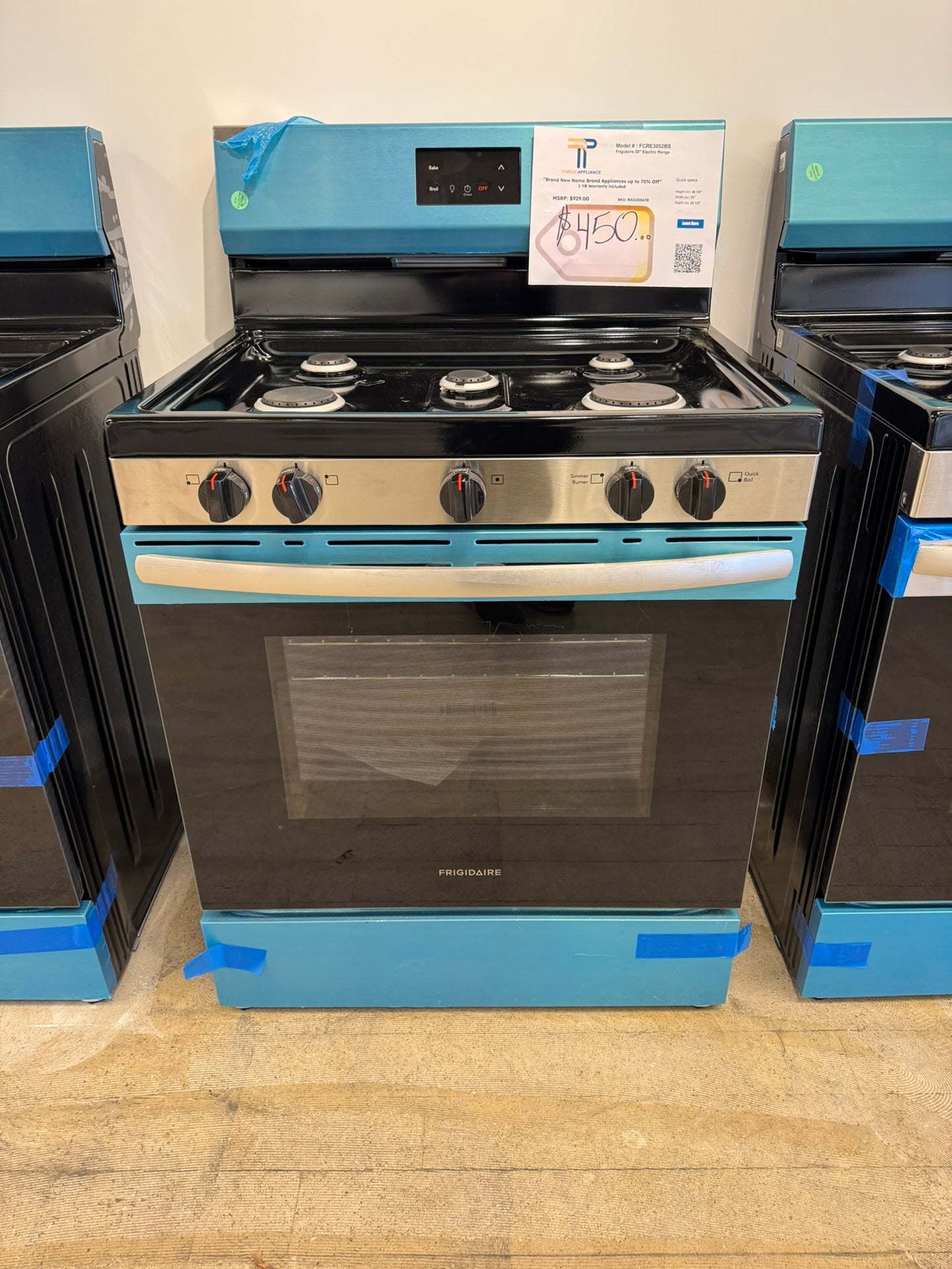 BEAUTIFUL! NEW! Frigidaire 30" Electric Range MODEL: FCRE3052BS RAG10067R