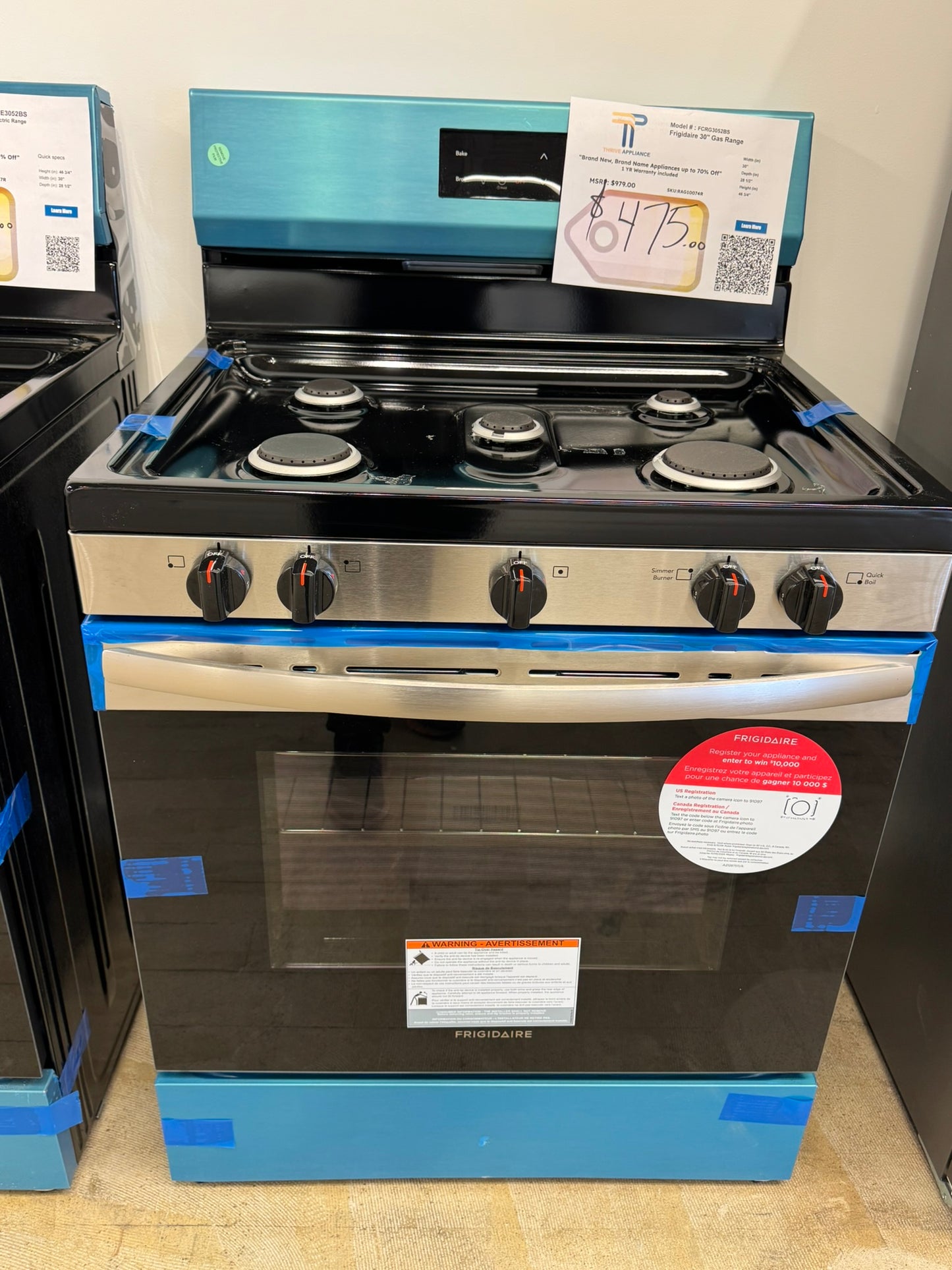 GORGEOUS NEW GAS RANGE by FRIGIDAIRE MODEL: FCRG3052BS RAG10074R