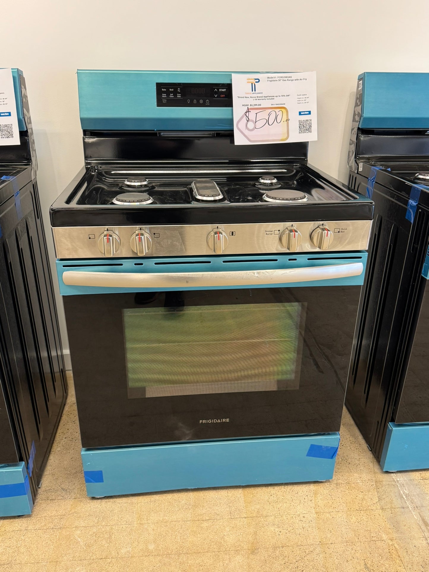 NEW! Frigidaire 30" Gas Range with Air Fry MODEL: FCRG3083AS RAG10065R