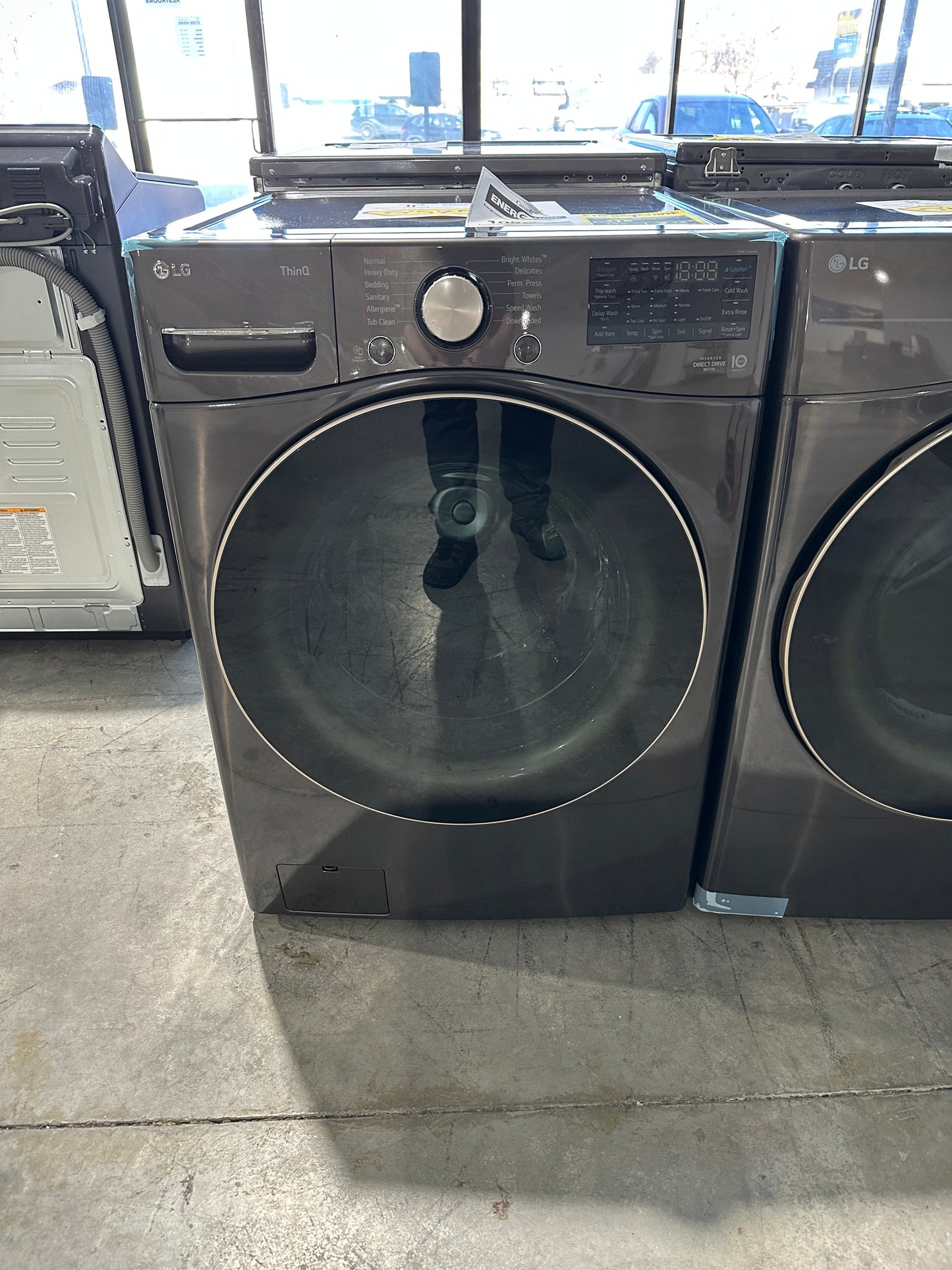 STACKABLE! LG 4.5 Cu. Ft Front Load Washer MODEL: WM4000HBA WAS12560S